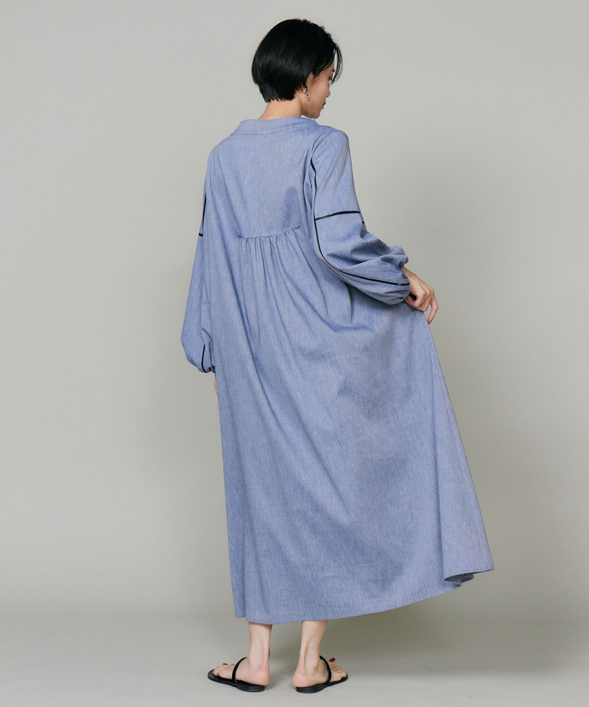 INED「《大きいサイズ》Vネックシャンブレーワンピース」|ワンピース|