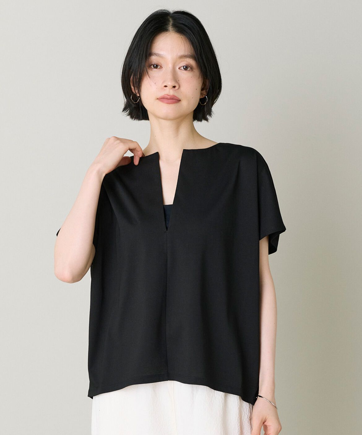 DAY by DAY it&rsquo;s international「ｷｰﾈｯｸｶｯﾄﾌﾟﾙｵｰﾊﾞｰ|すっきり魅せるｷｰﾈｯｸ､軽やか天」|Tシャツ・カットソー|ブラック