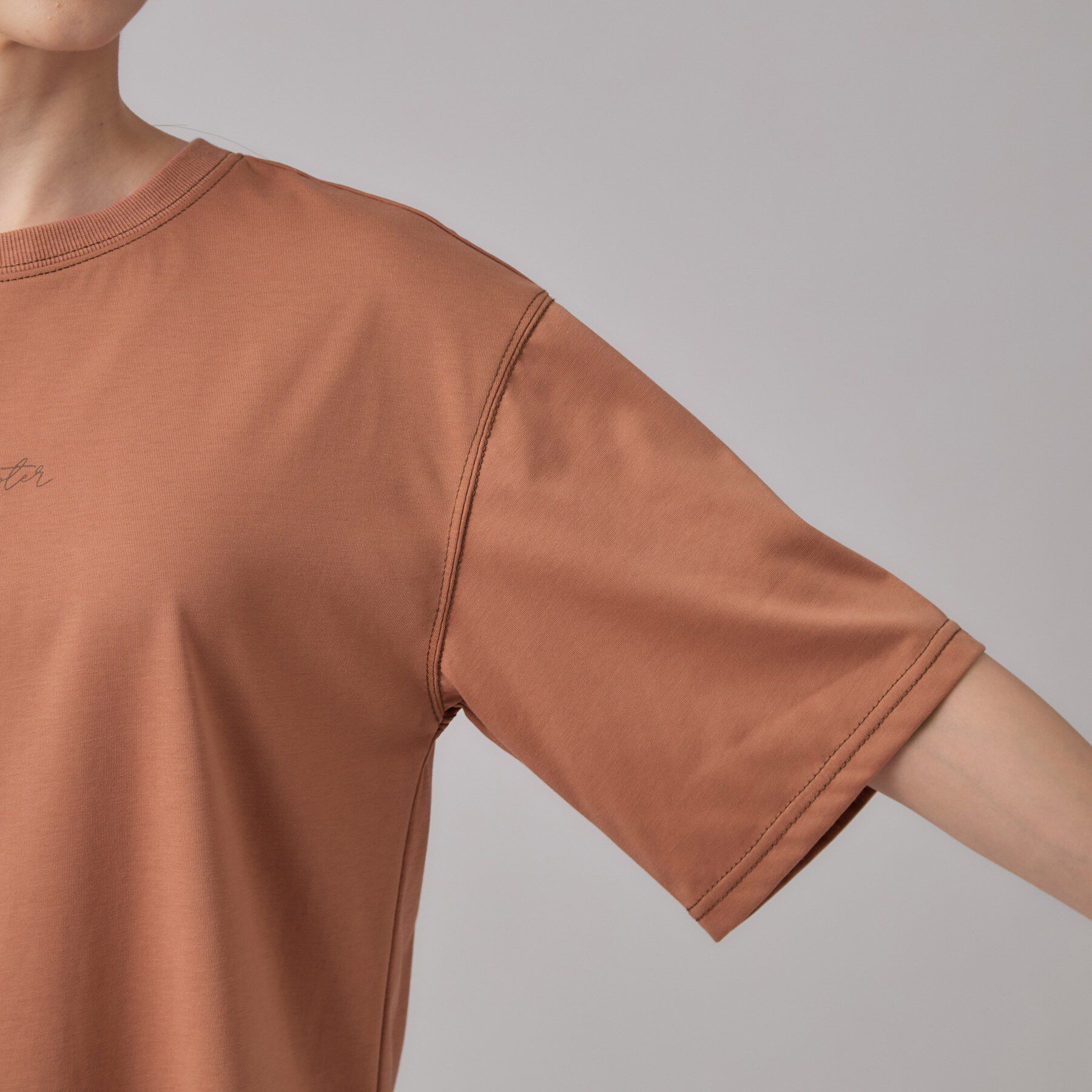 SHOO･LA･RUE「【体型カバー】インせず着られる 配色ステッチロゴTシャツ」|Tシャツ・カットソー|