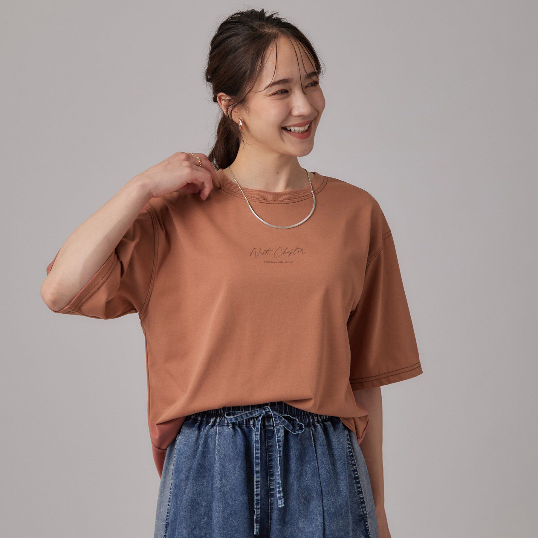 SHOO･LA･RUE「【体型カバー】インせず着られる 配色ステッチロゴTシャツ」|Tシャツ・カットソー|