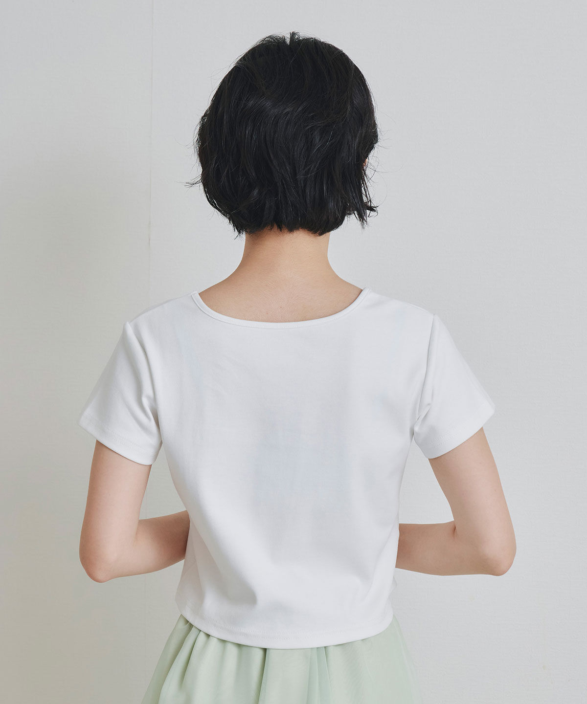REDYAZEL「カリグラフィーロゴエンブロイダリークロップドTシャツ」|Tシャツ・カットソー|