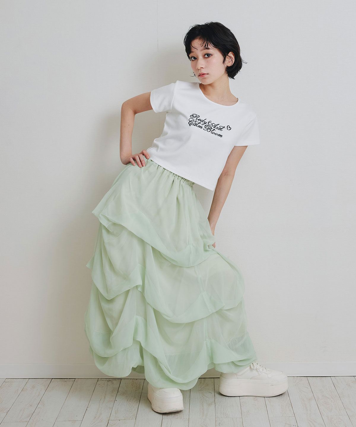 REDYAZEL「カリグラフィーロゴエンブロイダリークロップドTシャツ」|Tシャツ・カットソー|
