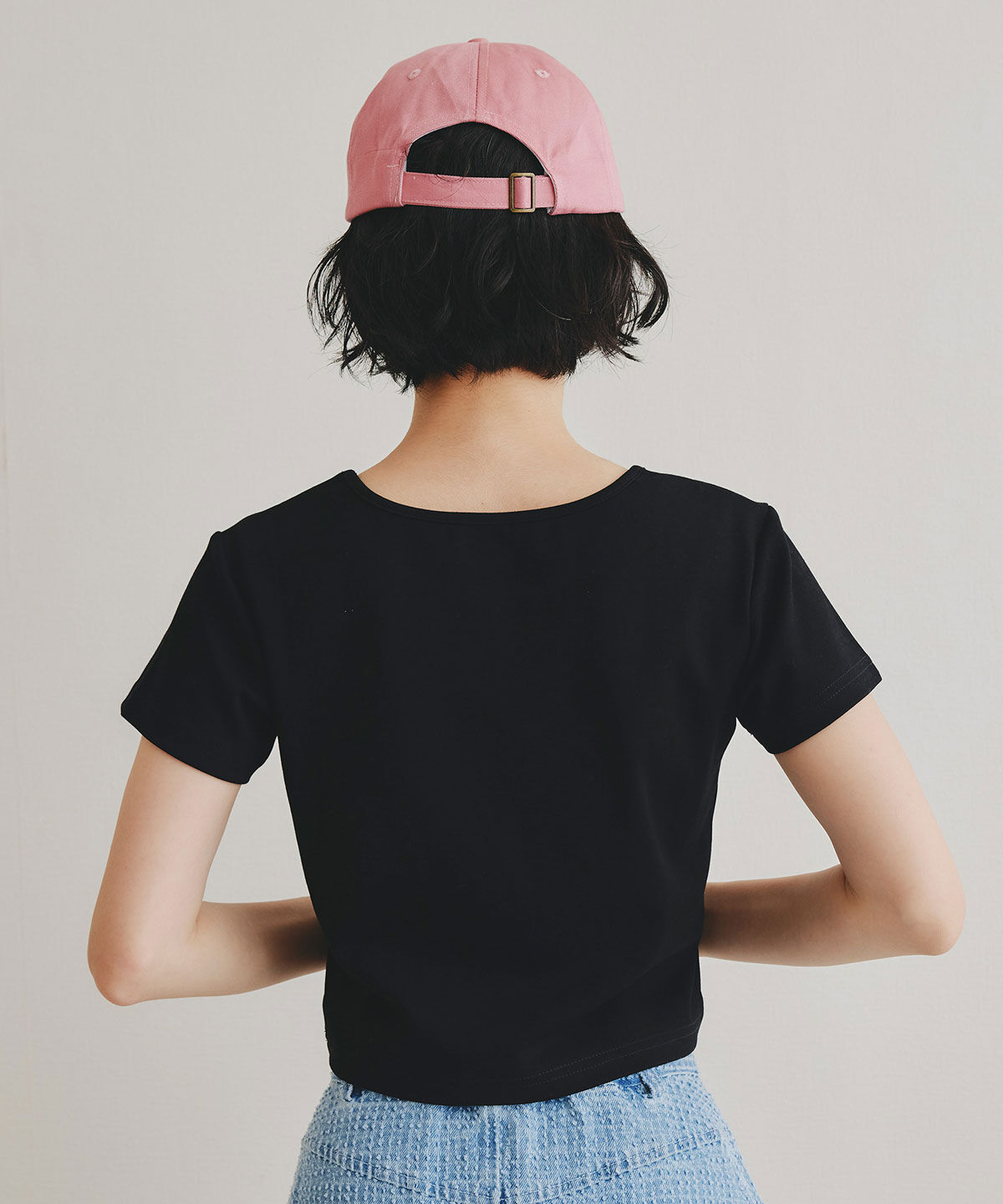 REDYAZEL「カリグラフィーロゴエンブロイダリークロップドTシャツ」|Tシャツ・カットソー|