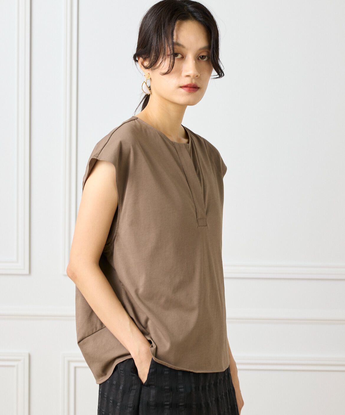 INED「《大きいサイズ》スキッパーデザイントップス」|Tシャツ・カットソー|
