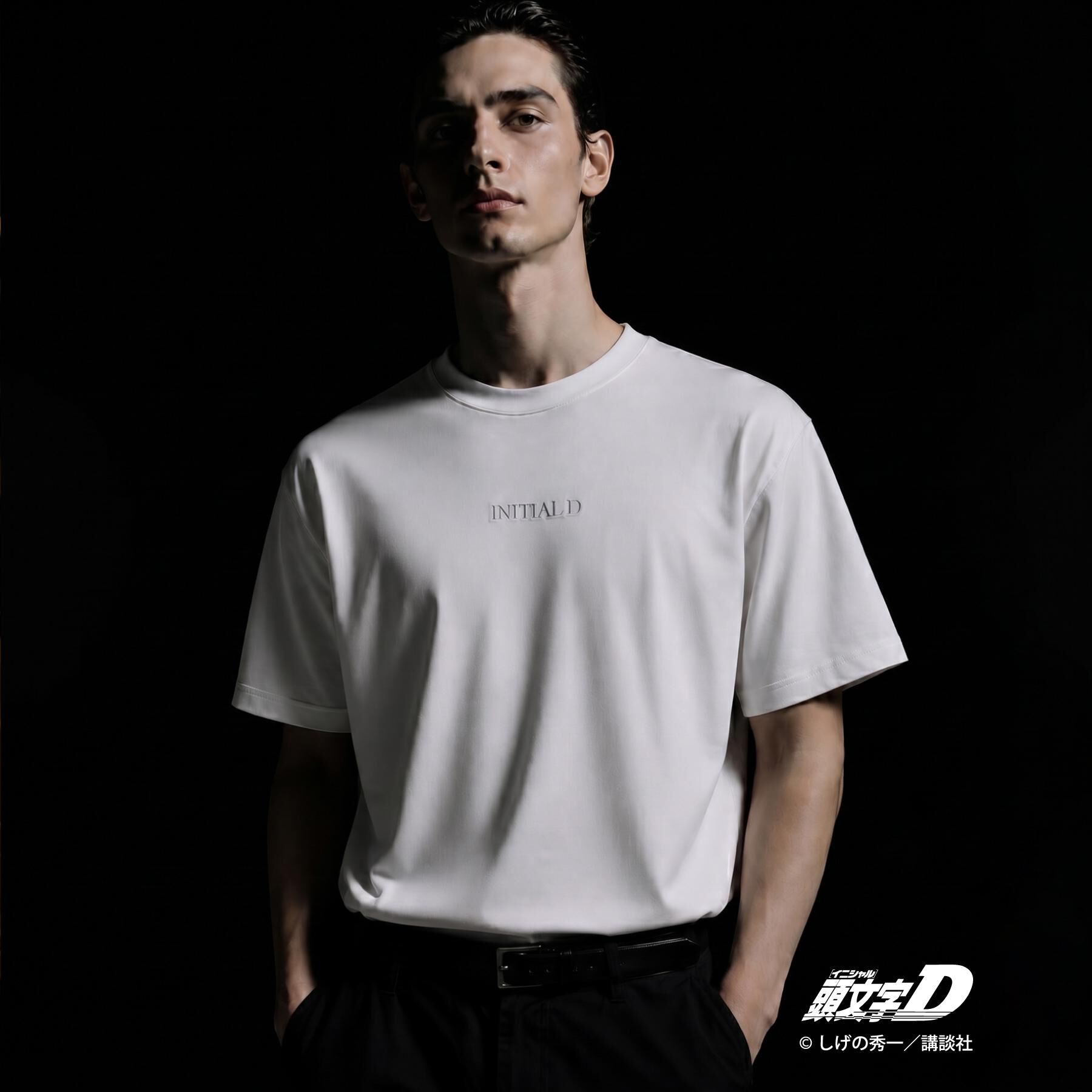 THE SHOP TK「頭文字D 別注 『フジワラ』 グラフィック半袖Tシャツ ステッカー＆チャーム付き」|Tシャツ・カットソー|