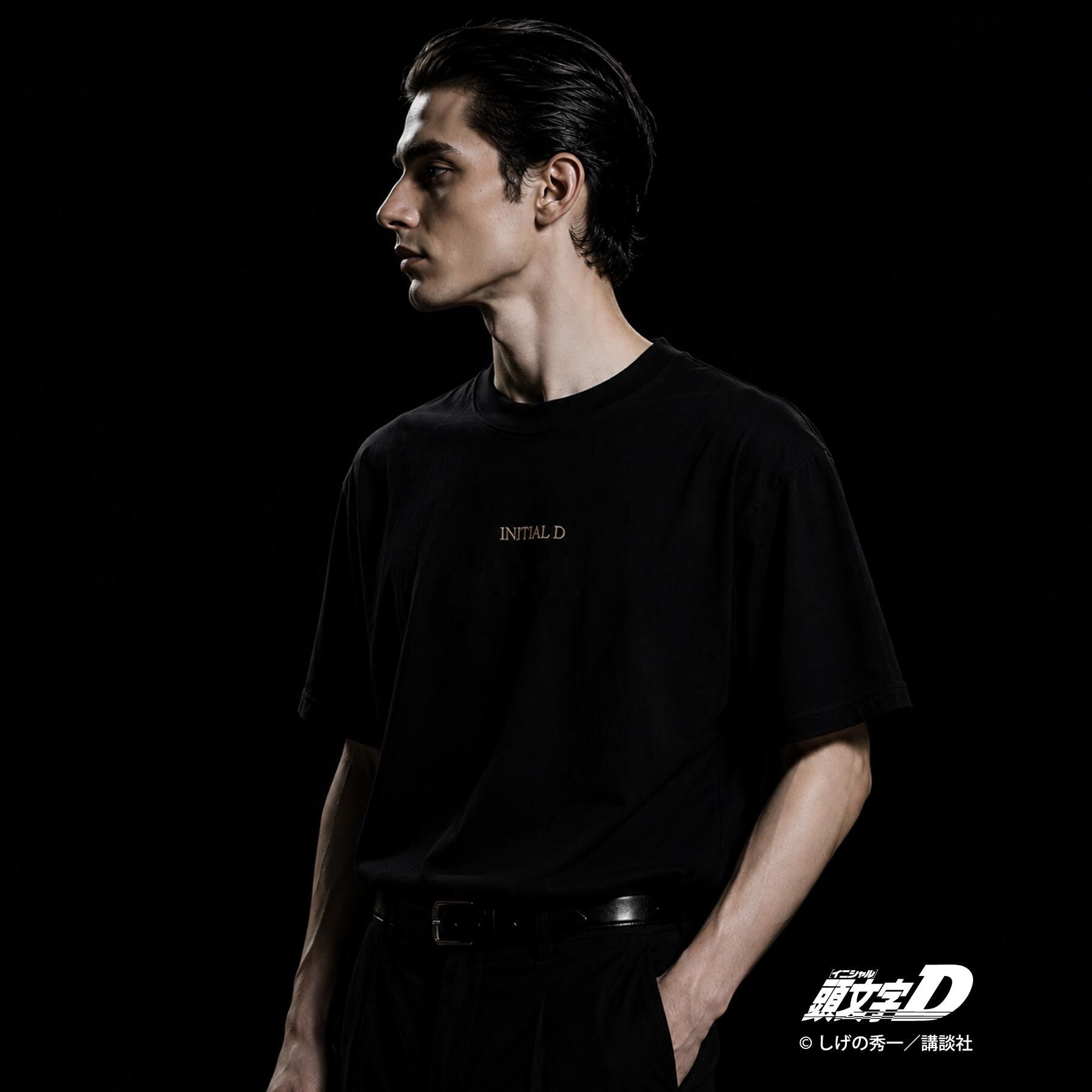 THE SHOP TK「頭文字D 別注 『フジワラ』 グラフィック半袖Tシャツ ステッカー＆チャーム付き」|Tシャツ・カットソー|