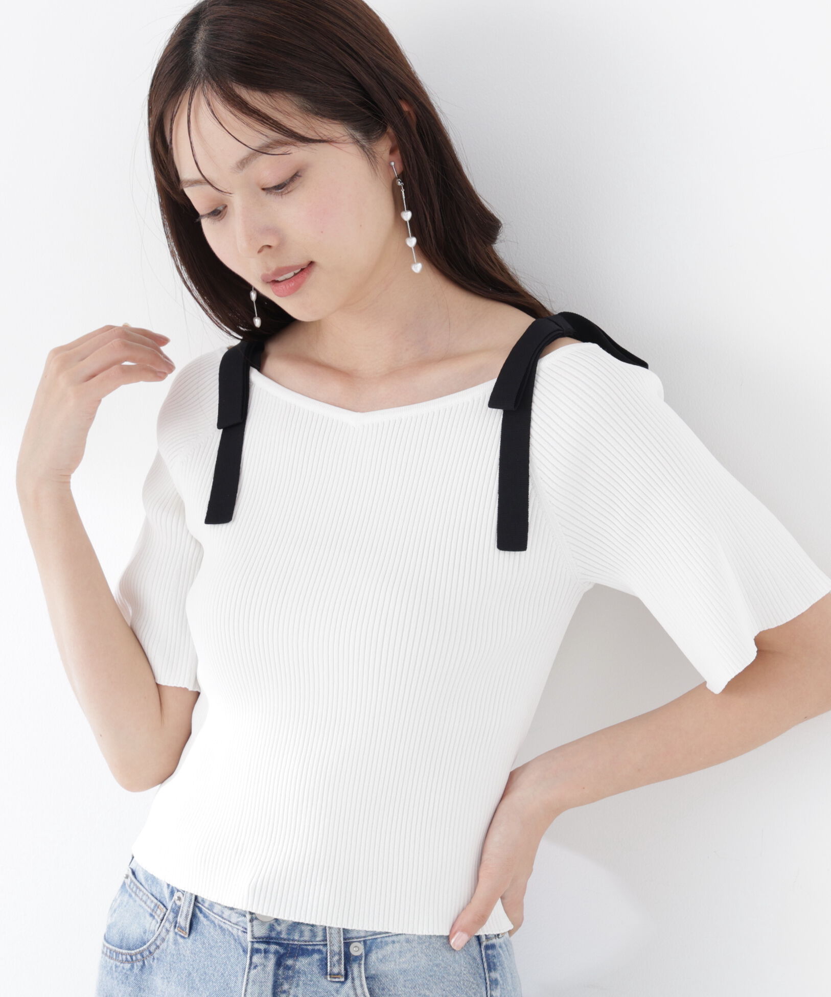 PROPORTION BODY DRESSING「＜ウォッシャブル/UV＞肩リボンオフショルニット　26SS」|ニット・セーター|エクリュ&times;ブ  1