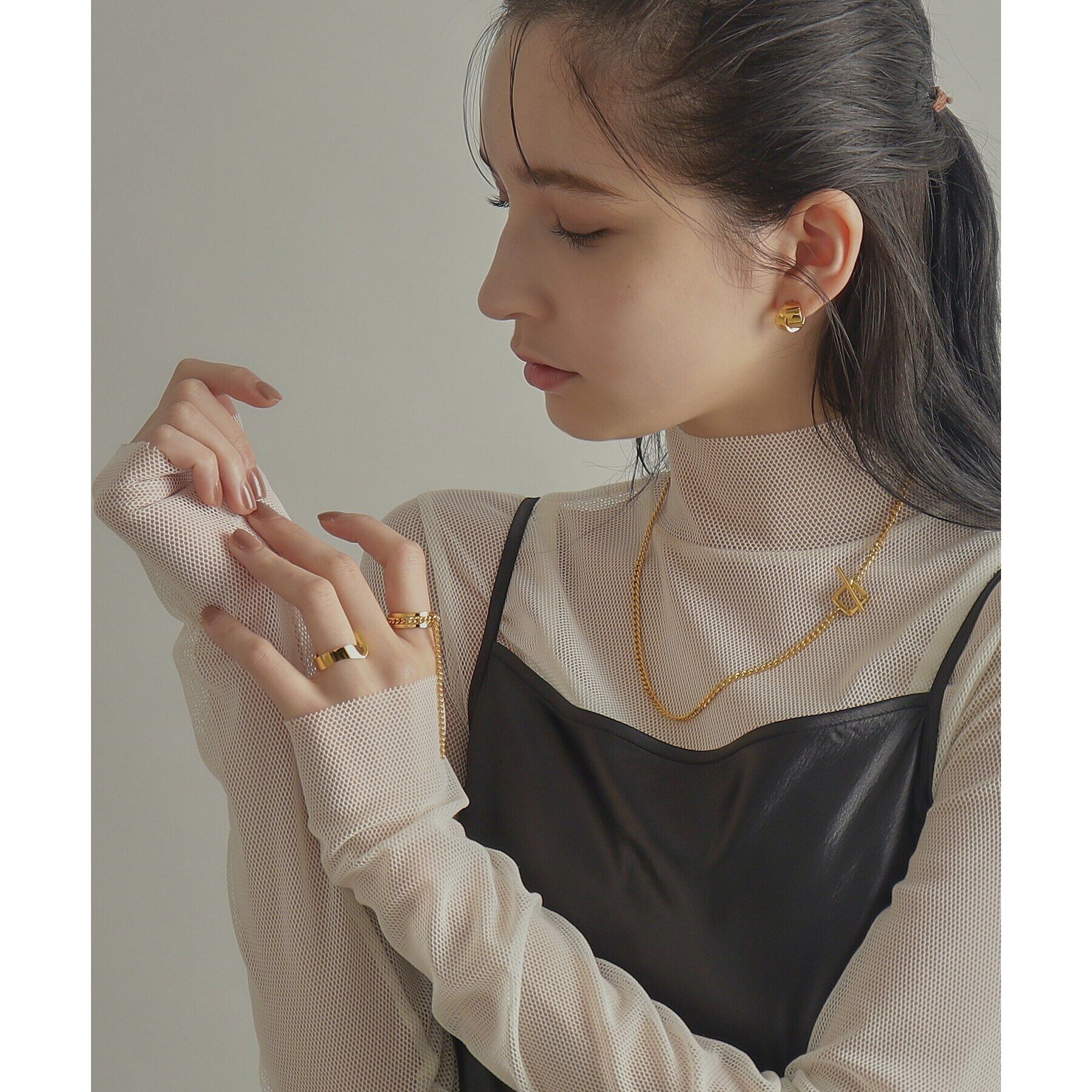 COCOSHNIK ONKITSCH「シルバー ハンギング カーブチェーンリング GP」|リング|