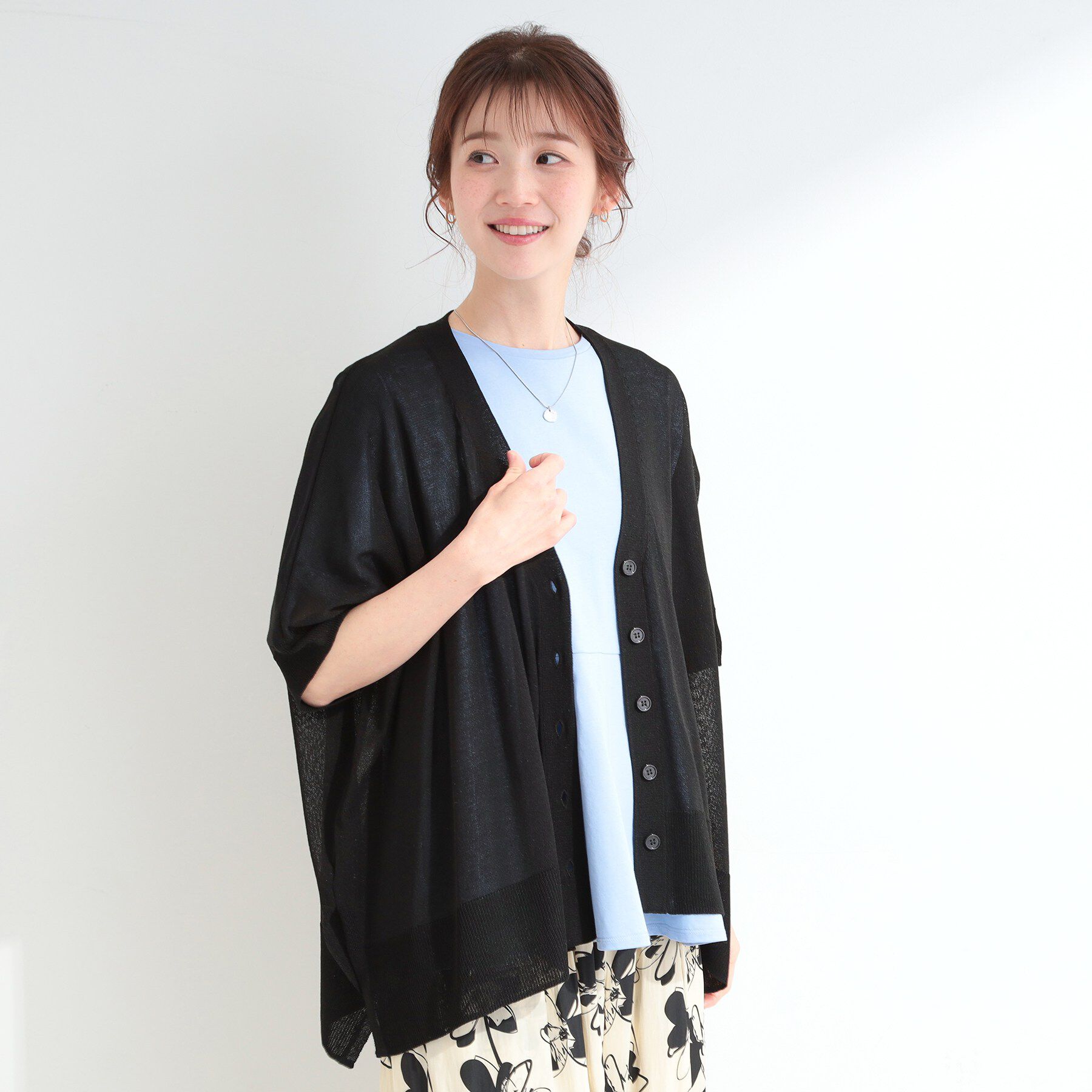 SHOO･LA･RUE「【洗濯機可/体型カバー】上品ラメがきらめく シアーポンチョ風カーディガン」|カーディガン|