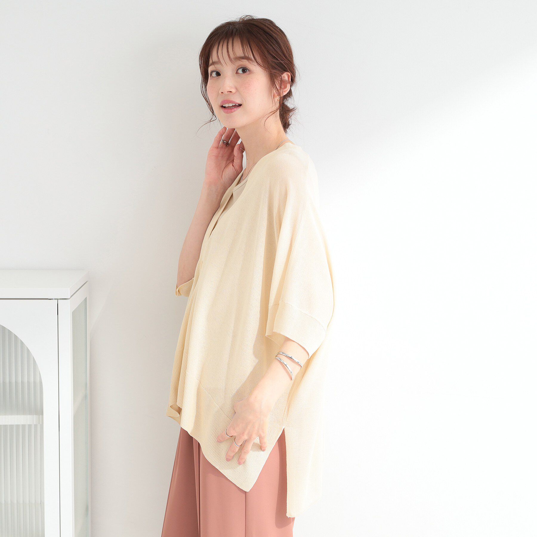 SHOO･LA･RUE「【洗濯機可/体型カバー】上品ラメがきらめく シアーポンチョ風カーディガン」|カーディガン|