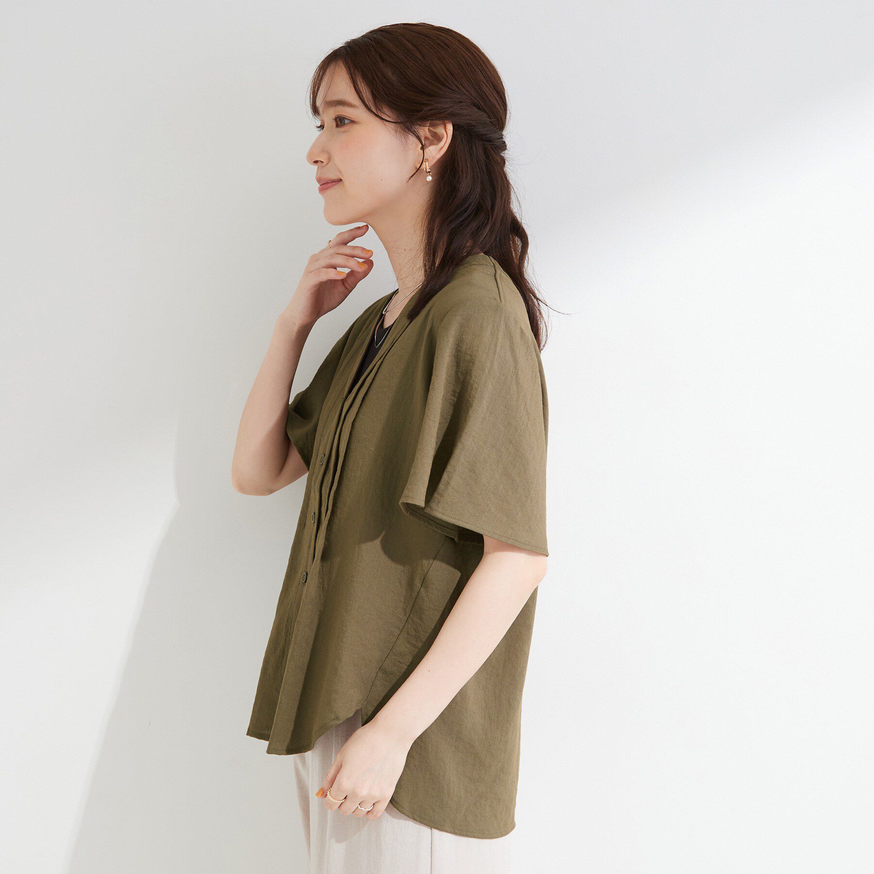 SHOO･LA･RUE「【セットアップ可/洗濯機可】サラっと着られる 麻調Ⅴネックタックブラウス」|シャツ・ブラウス|