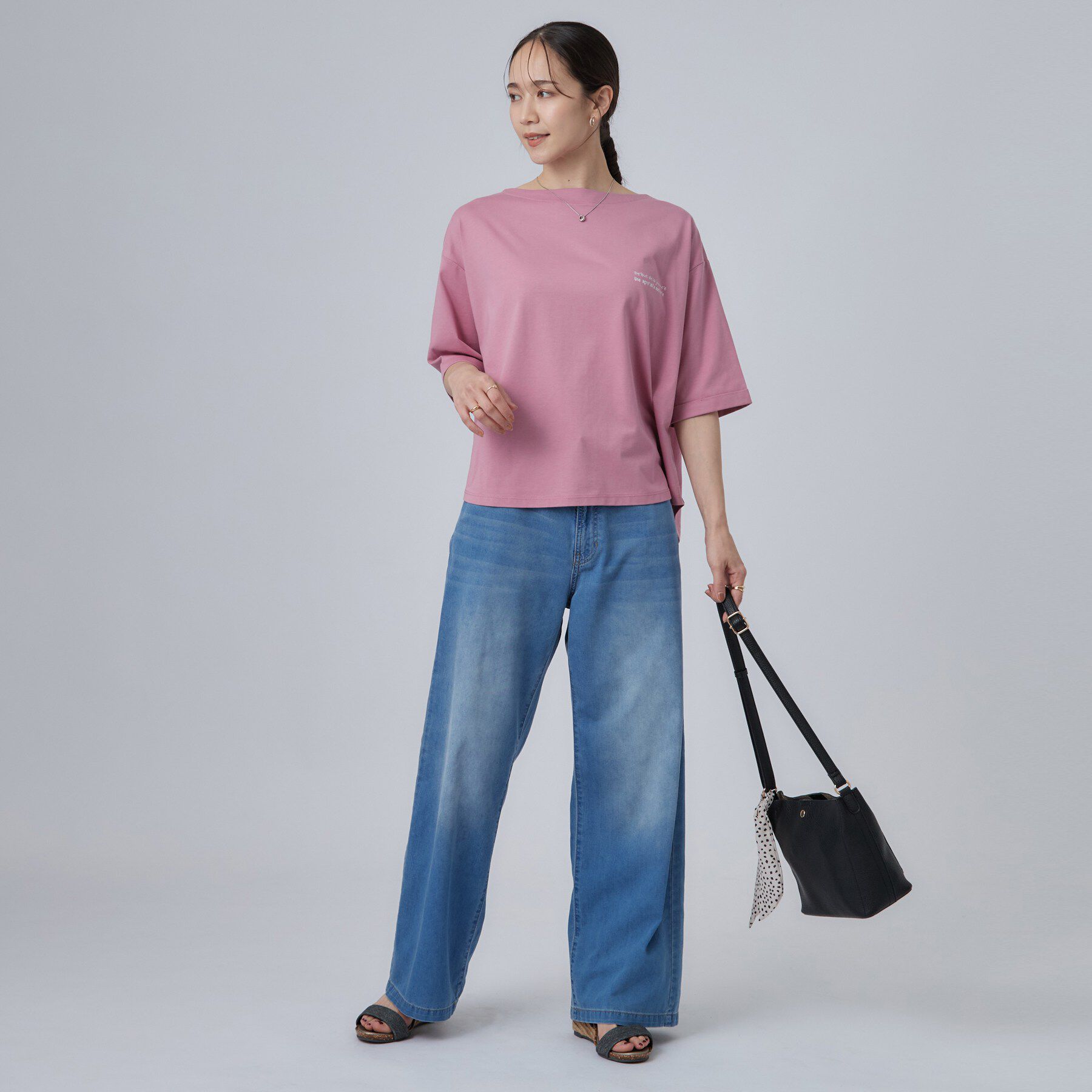 SHOO･LA･RUE「【ひんやり/体型カバー】首元すっきり ゆるバックギャザーTシャツ」|Tシャツ・カットソー|
