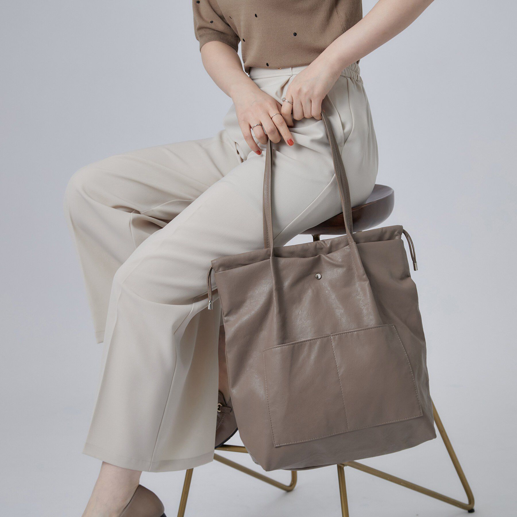 SHOO･LA･RUE「つまみハンドル巾着トートバッグ」|トートバッグ|グレージュ(050)