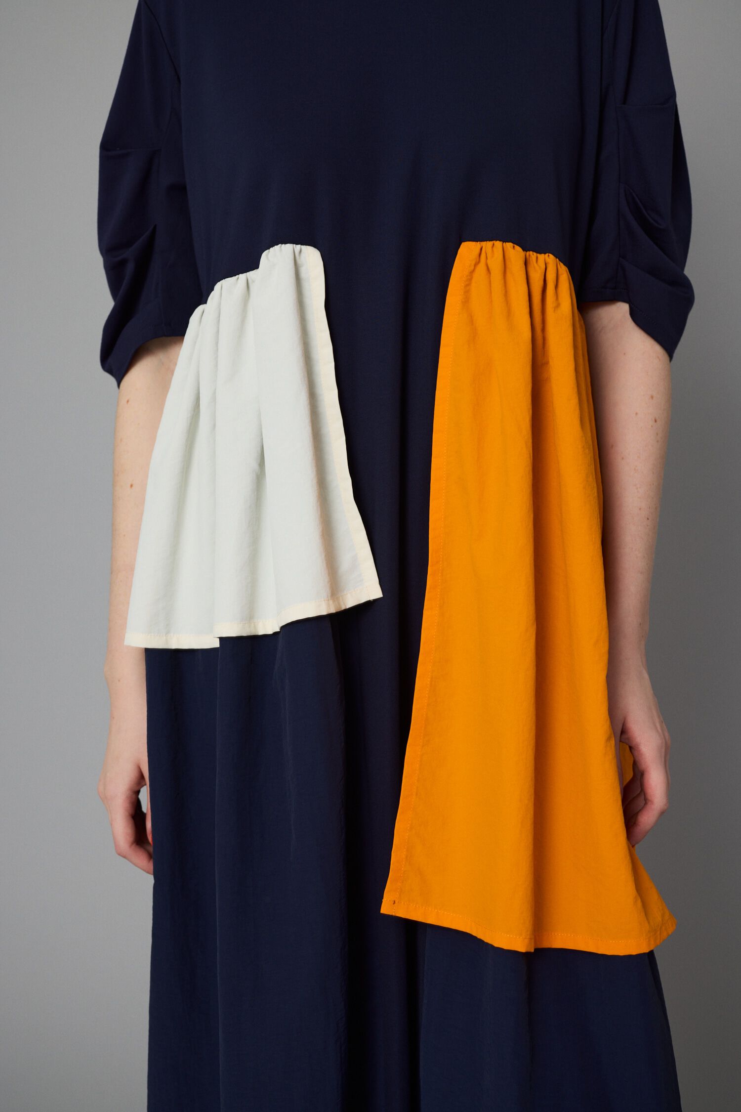 HeRIN.CYE「Tuck sleeve docking dress」|ワンピース|