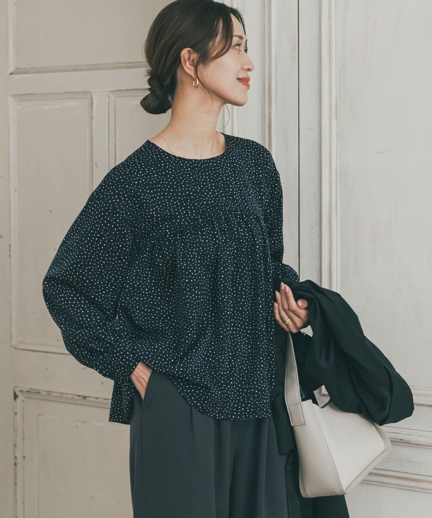 URBAN RESEARCH DOORS「ドットギャザーブラウス」|シャツ・ブラウス|