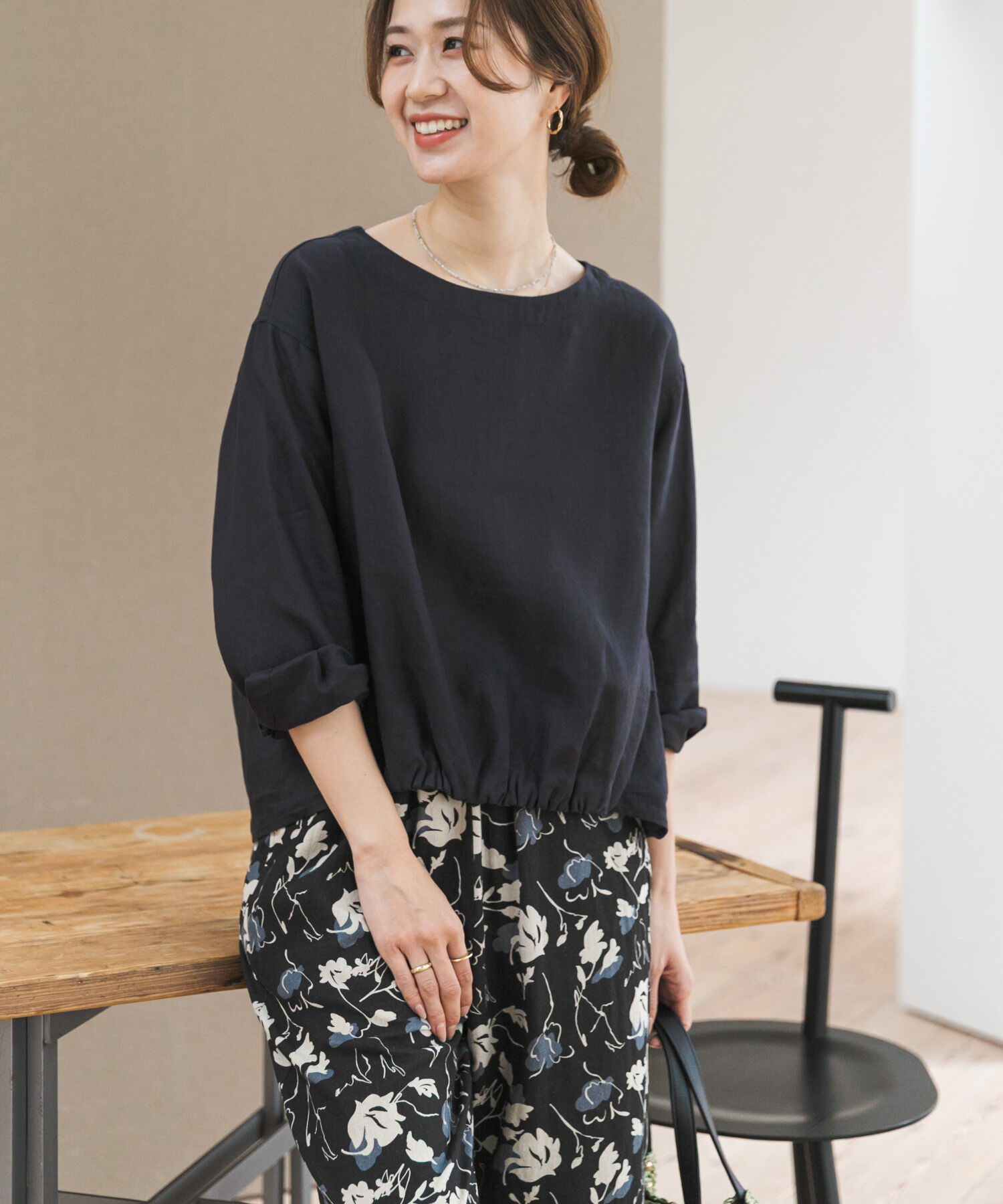 URBAN RESEARCH DOORS「リネンフロントギャザープルオーバー」|シャツ・ブラウス|ネイビー