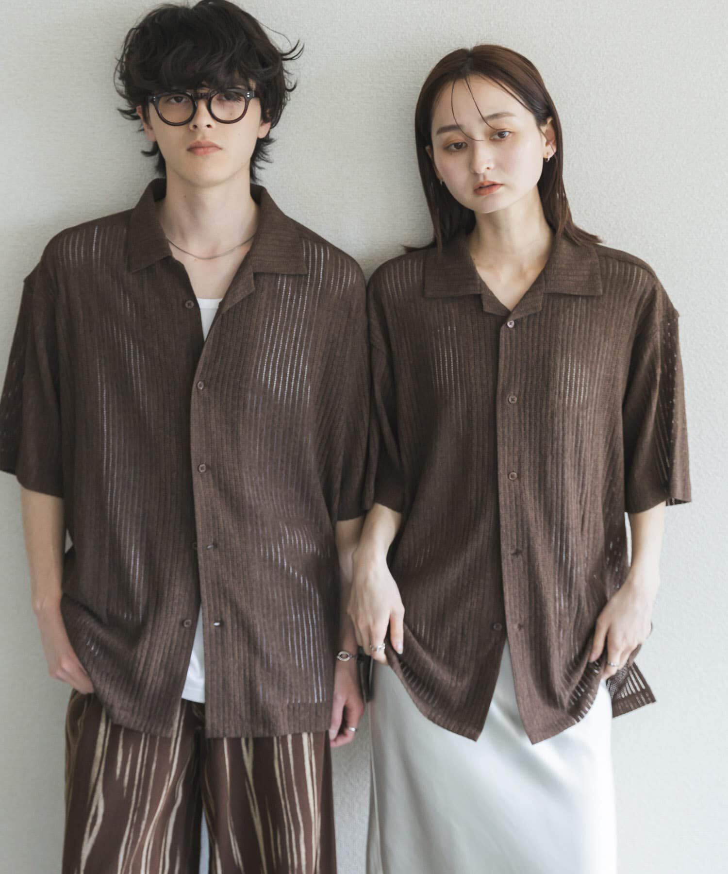 SENSE OF PLACE by URBAN RESEARCH「『ユニセックス』アソートレースオープンカラーショートスリーブシャツ」|シャツ・ブラウス|ブラウン