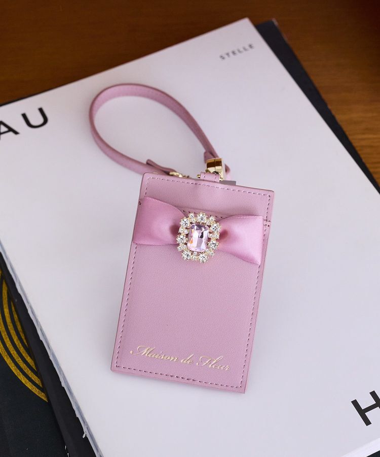 Maison de FLEUR「【予約】リール付きビジューリボンパスケース」|その他|ダークピンク