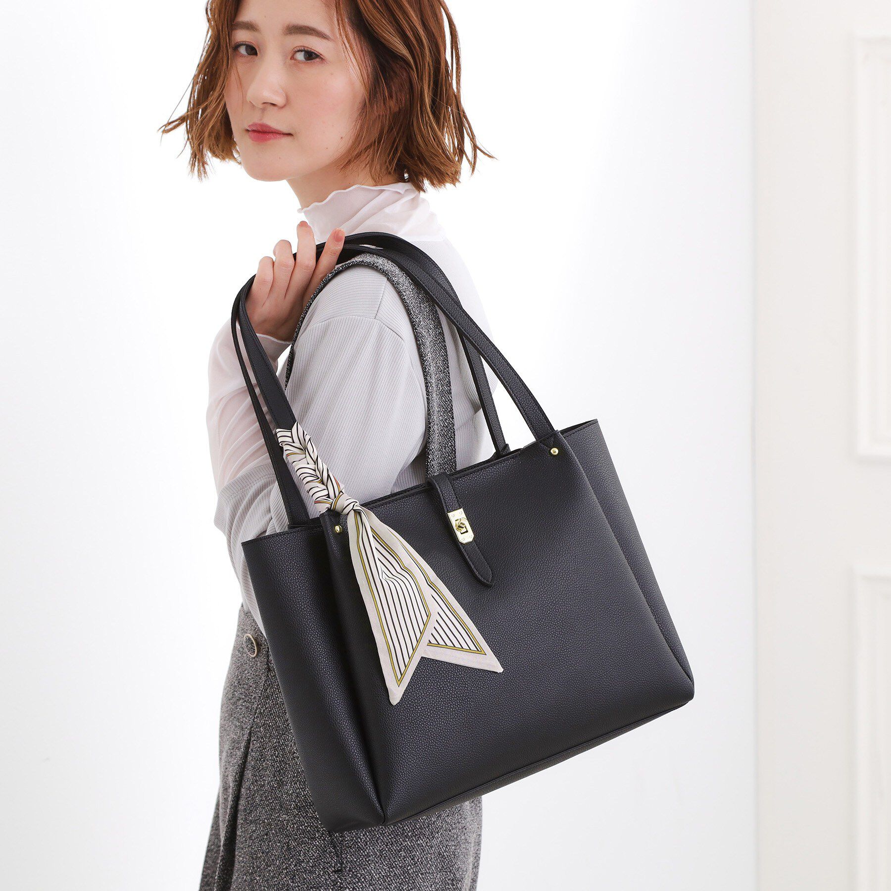 grove「【人間工学/A4】タックベルトヒネリスカーフトート」|トートバッグ|