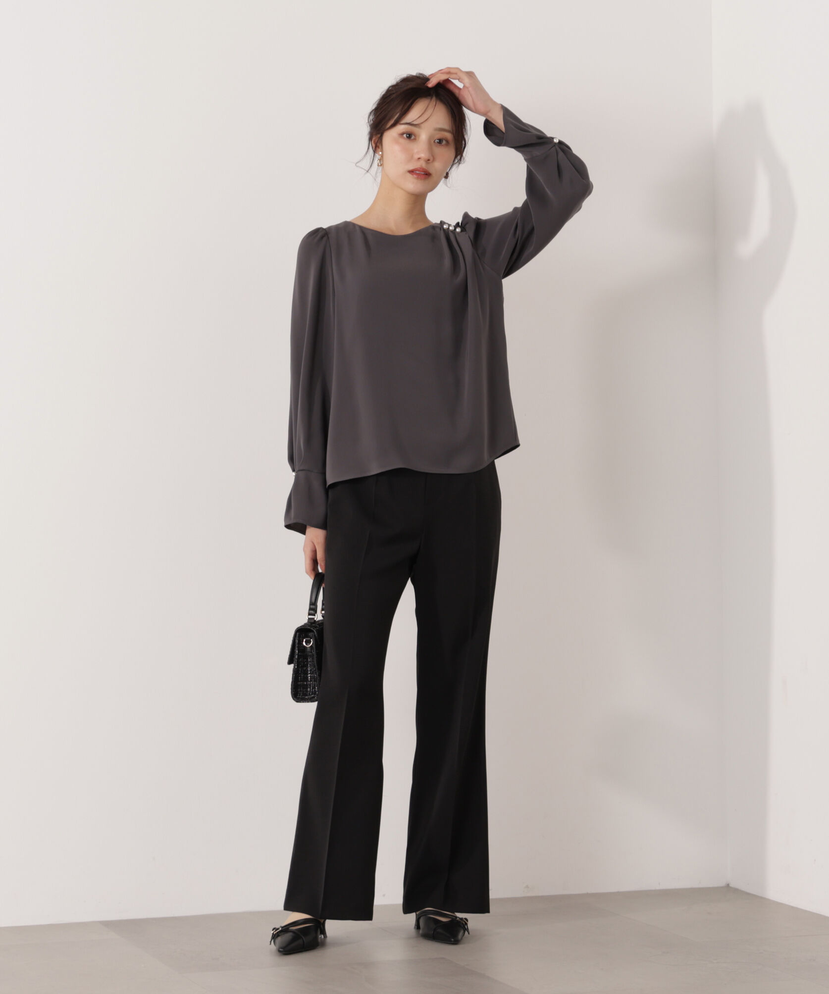 PROPORTION BODY DRESSING「パール付きニュアンスネックブラウス 26SS」|シャツ・ブラウス|