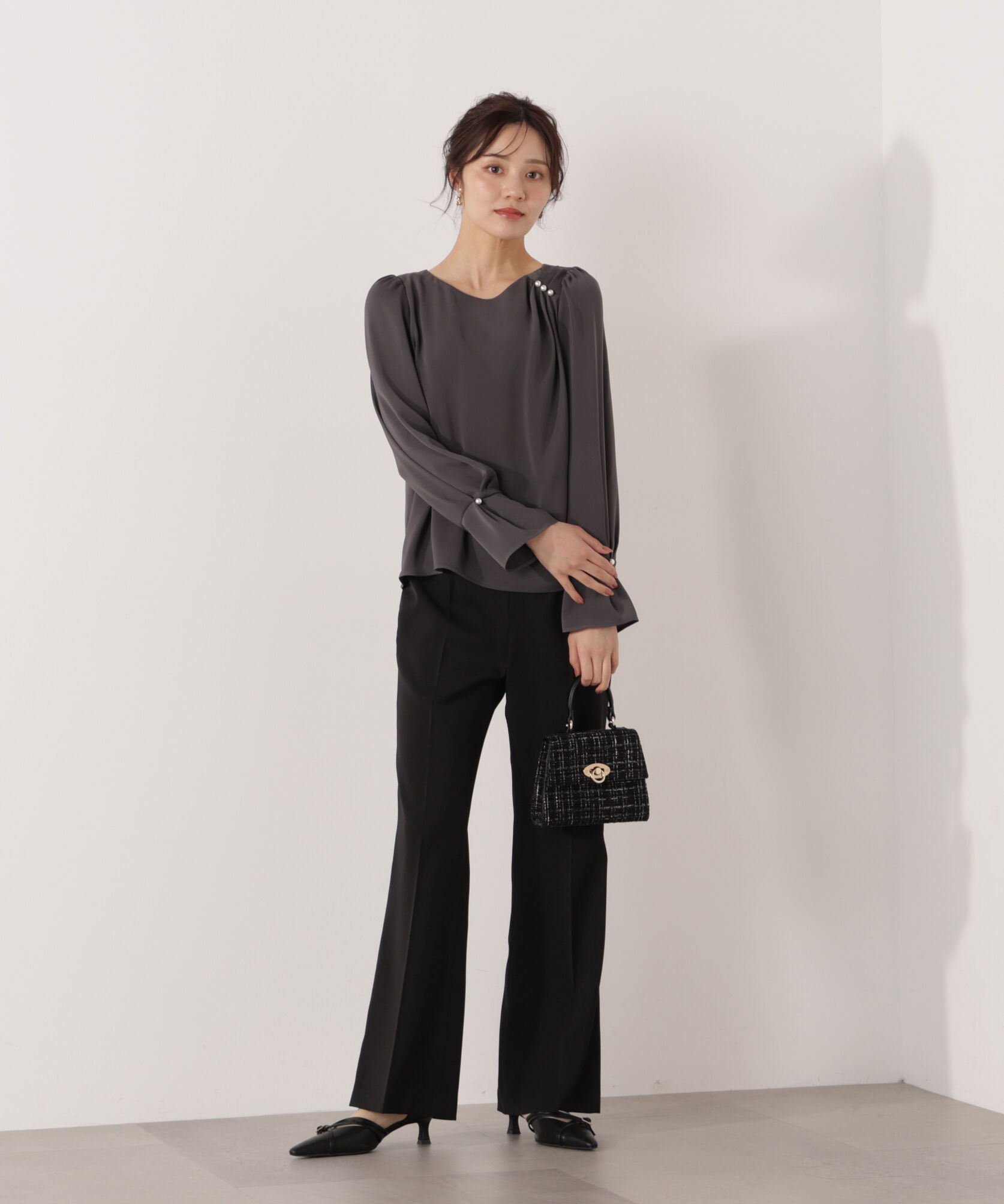 PROPORTION BODY DRESSING「パール付きニュアンスネックブラウス 26SS」|シャツ・ブラウス|