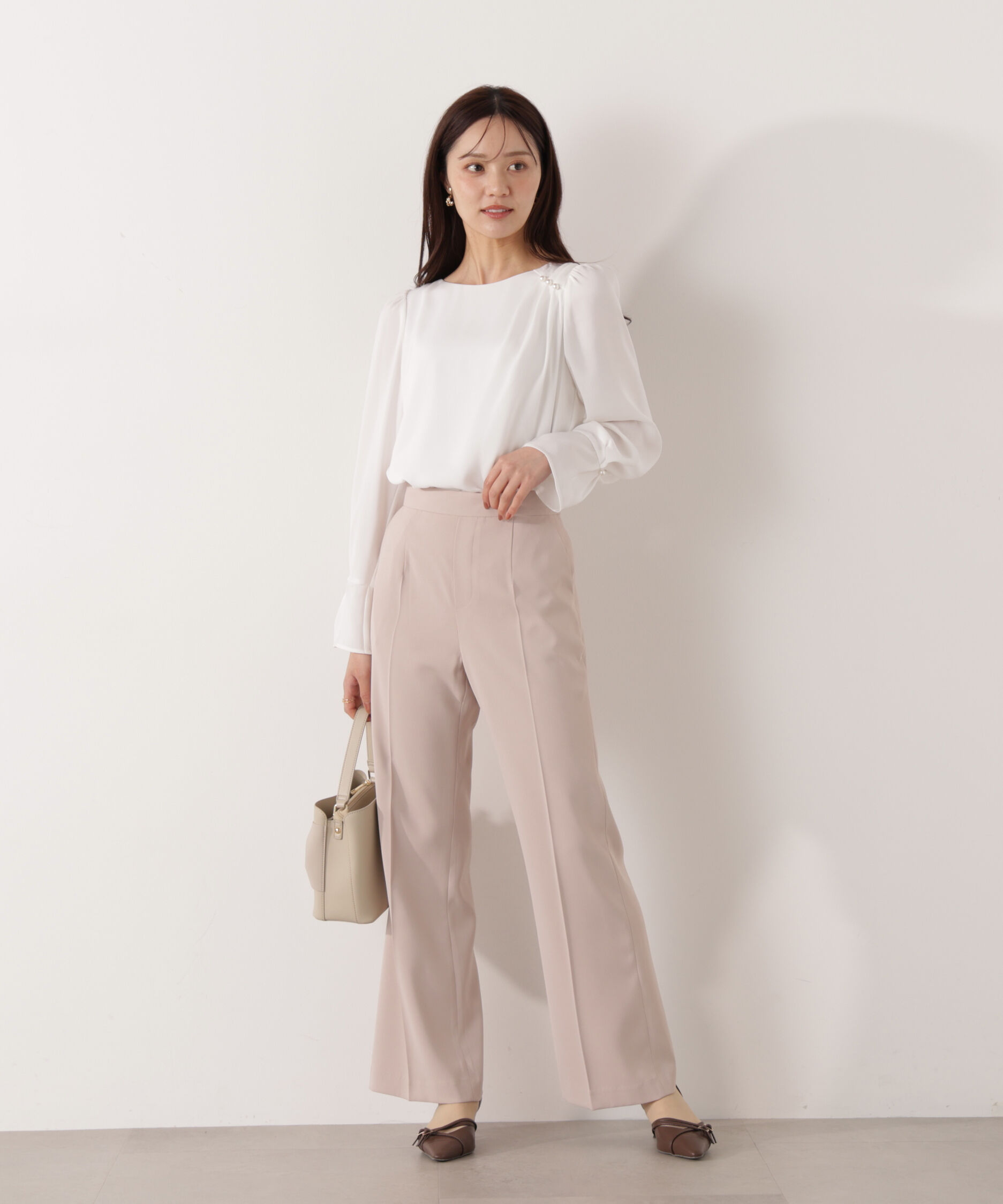 PROPORTION BODY DRESSING「パール付きニュアンスネックブラウス 26SS」|シャツ・ブラウス|
