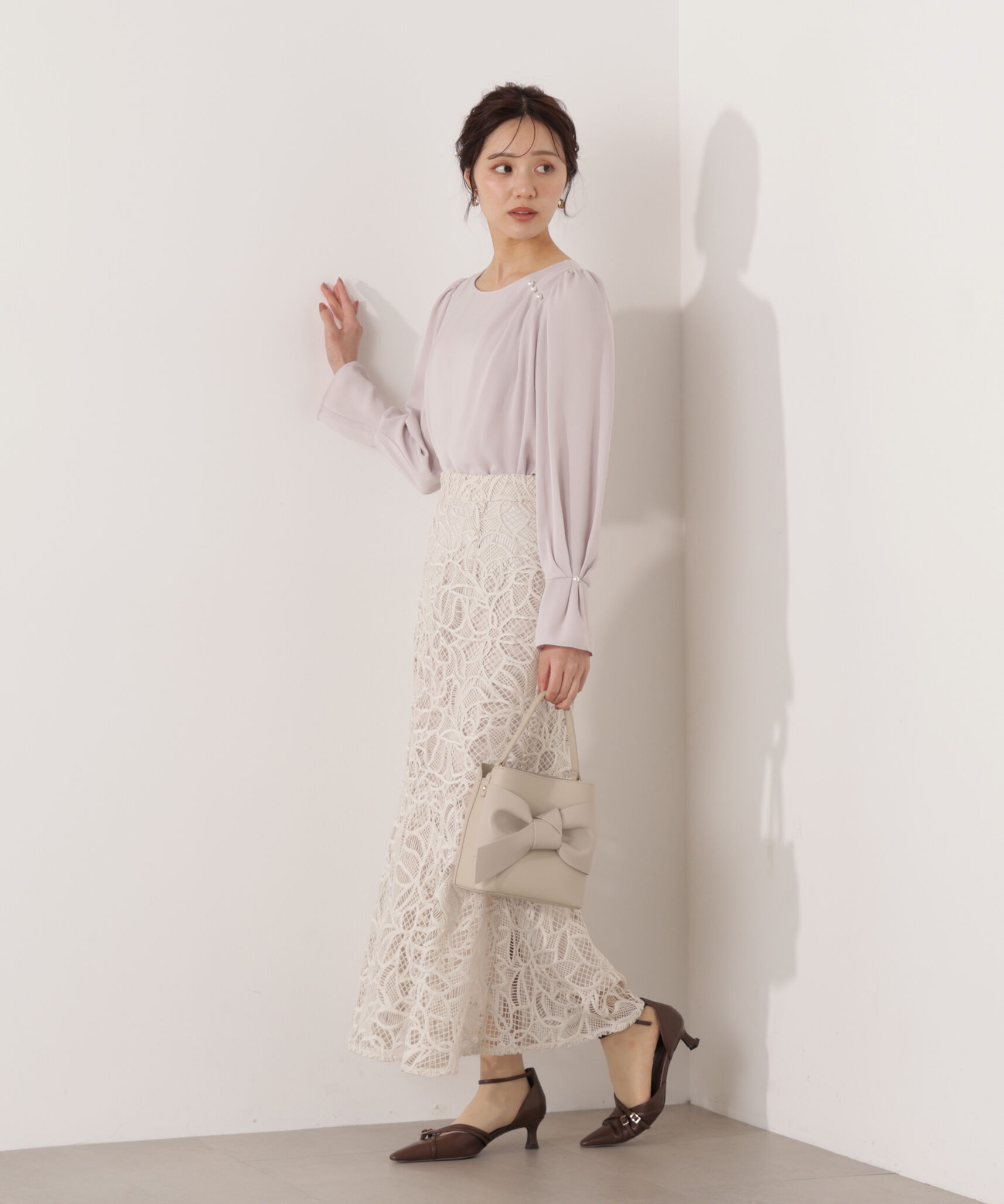 PROPORTION BODY DRESSING「パール付きニュアンスネックブラウス 26SS」|シャツ・ブラウス|