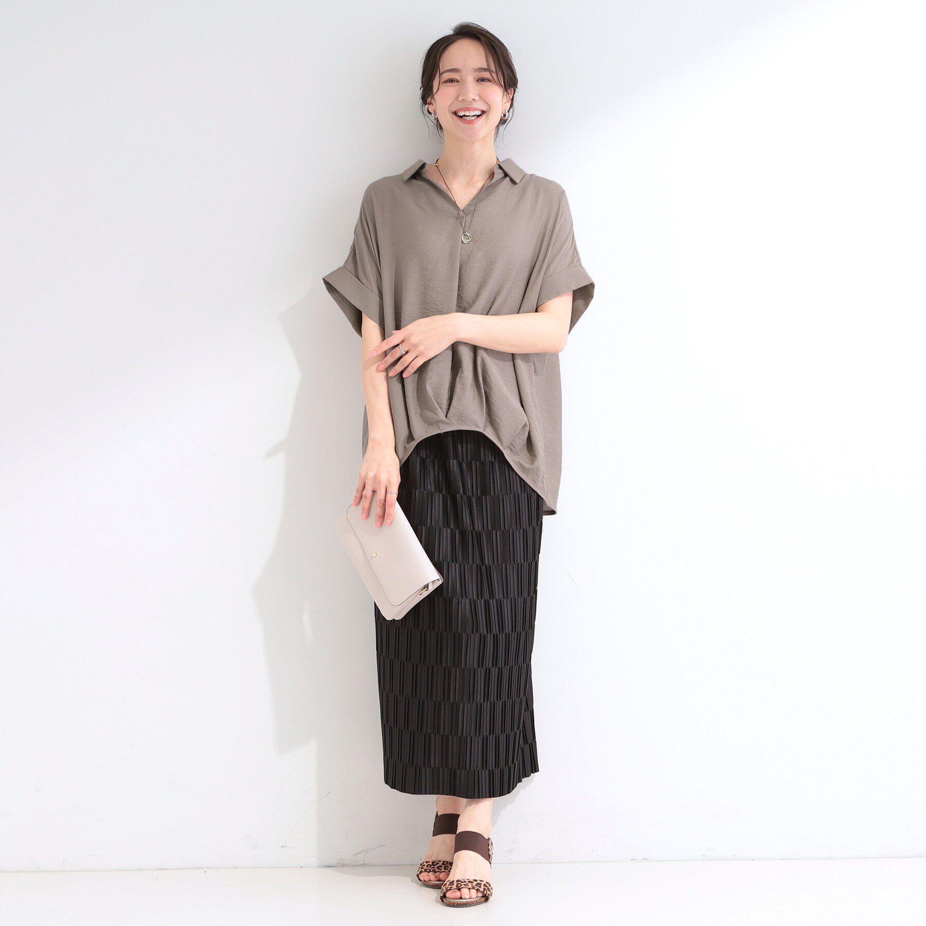 SHOO･LA･RUE「【ひんやり/S-LL/洗濯機可】インせず着られる 裾タック スキッパーシャツ」|シャツ・ブラウス|