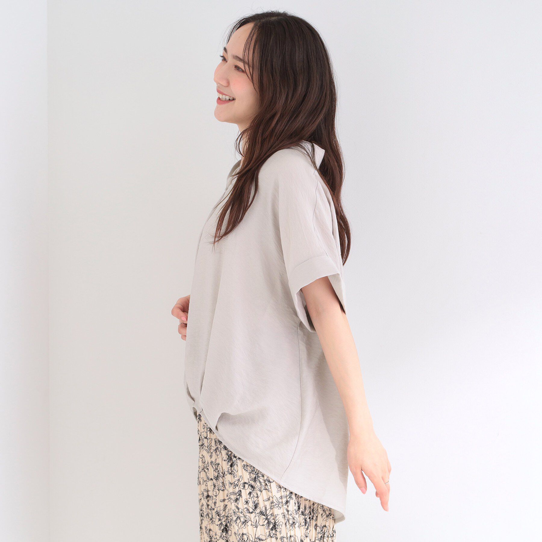 SHOO･LA･RUE「【ひんやり/S-LL/洗濯機可】インせず着られる 裾タック スキッパーシャツ」|シャツ・ブラウス|