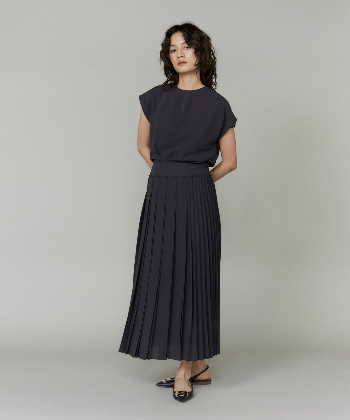 la veille by SUPERIOR CLOSET「《大きいサイズ》アシンメトリーフレンチスリーブブラウス」|シャツ・ブラウス|