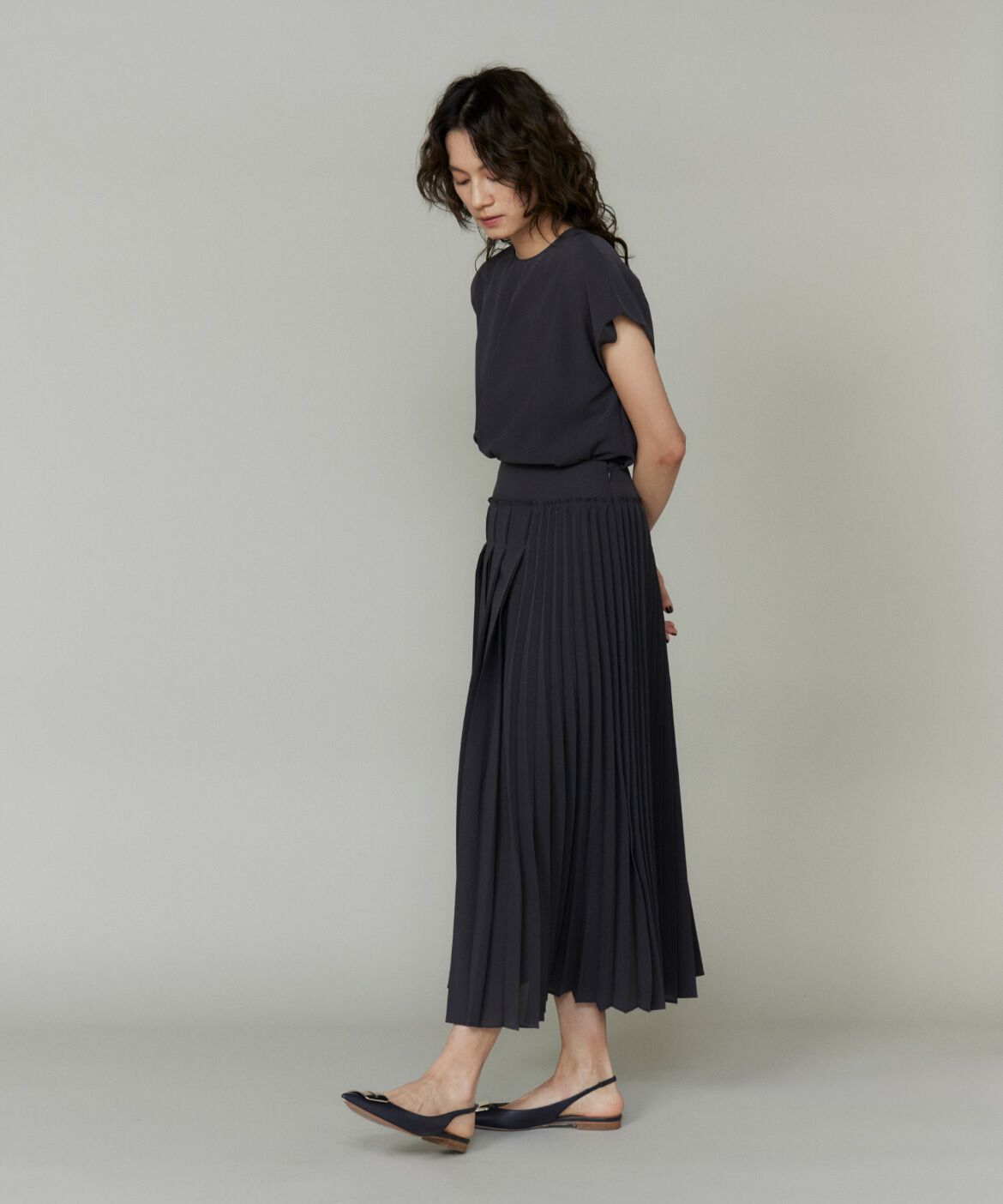 la veille by SUPERIOR CLOSET「《大きいサイズ》アシンメトリーフレンチスリーブブラウス」|シャツ・ブラウス|