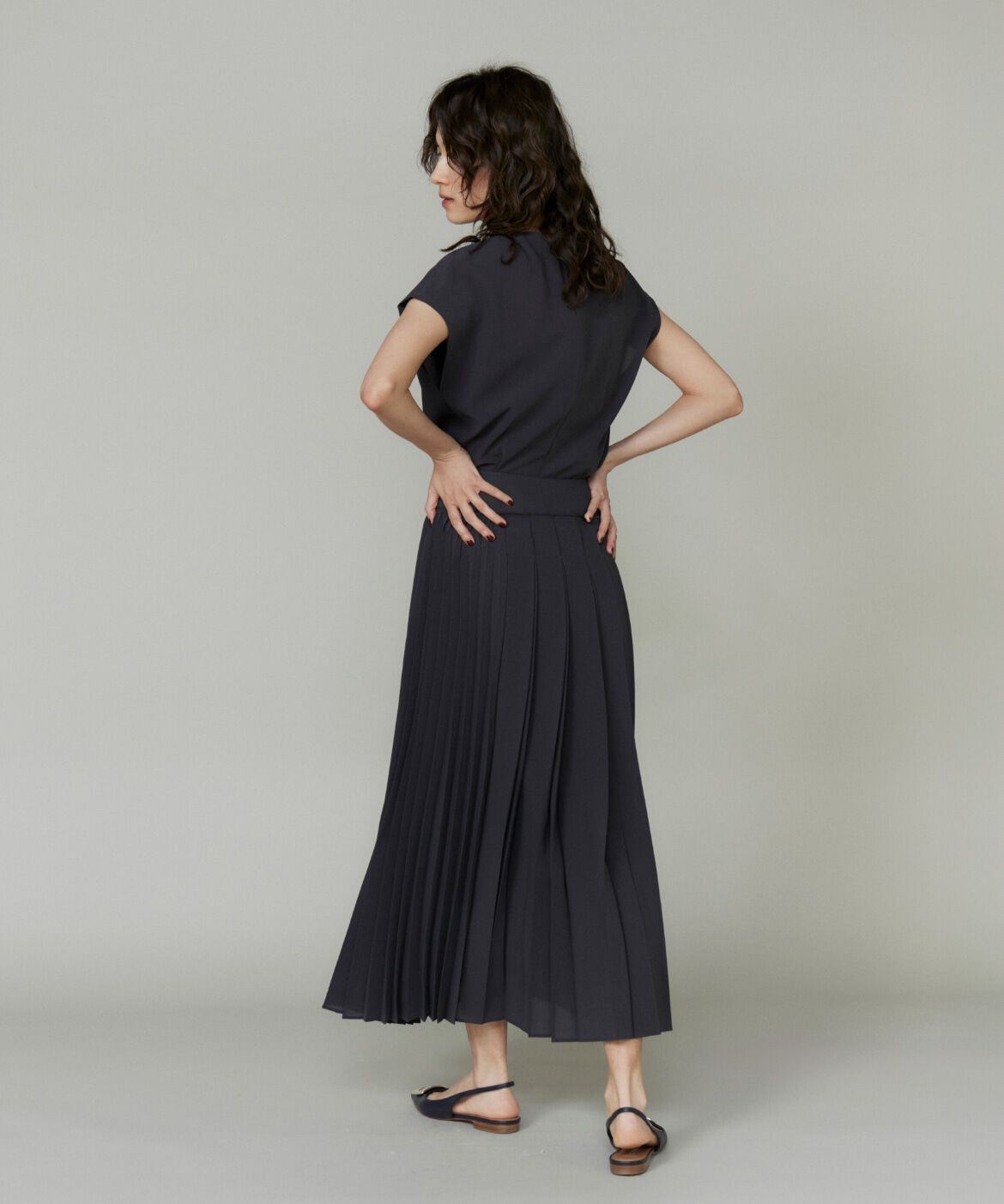 la veille by SUPERIOR CLOSET「《大きいサイズ》アシンメトリーフレンチスリーブブラウス」|シャツ・ブラウス|