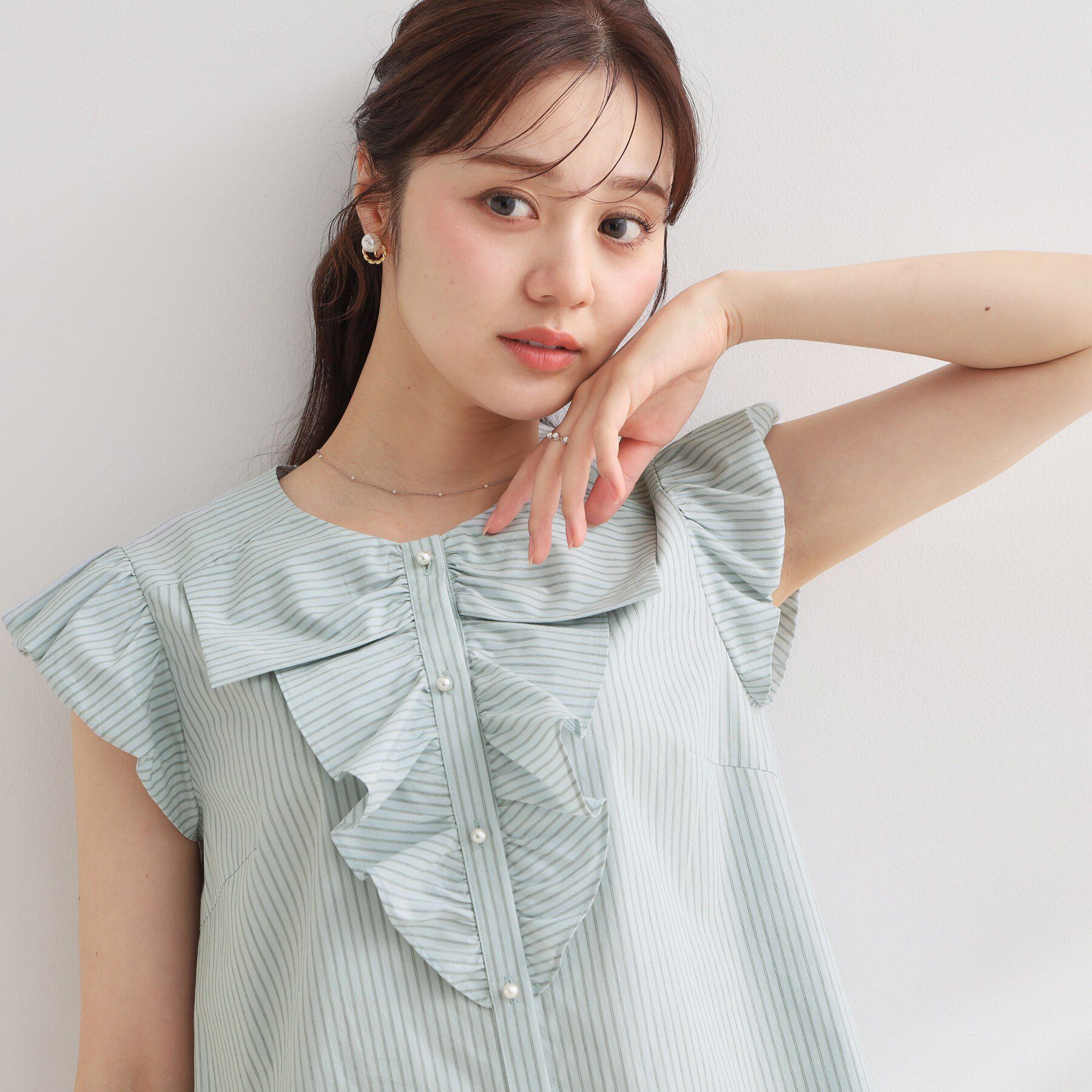 Couture broach「【洗える】リボン調フリル ストライプ ブラウス」|シャツ・ブラウス|ブルー(391)