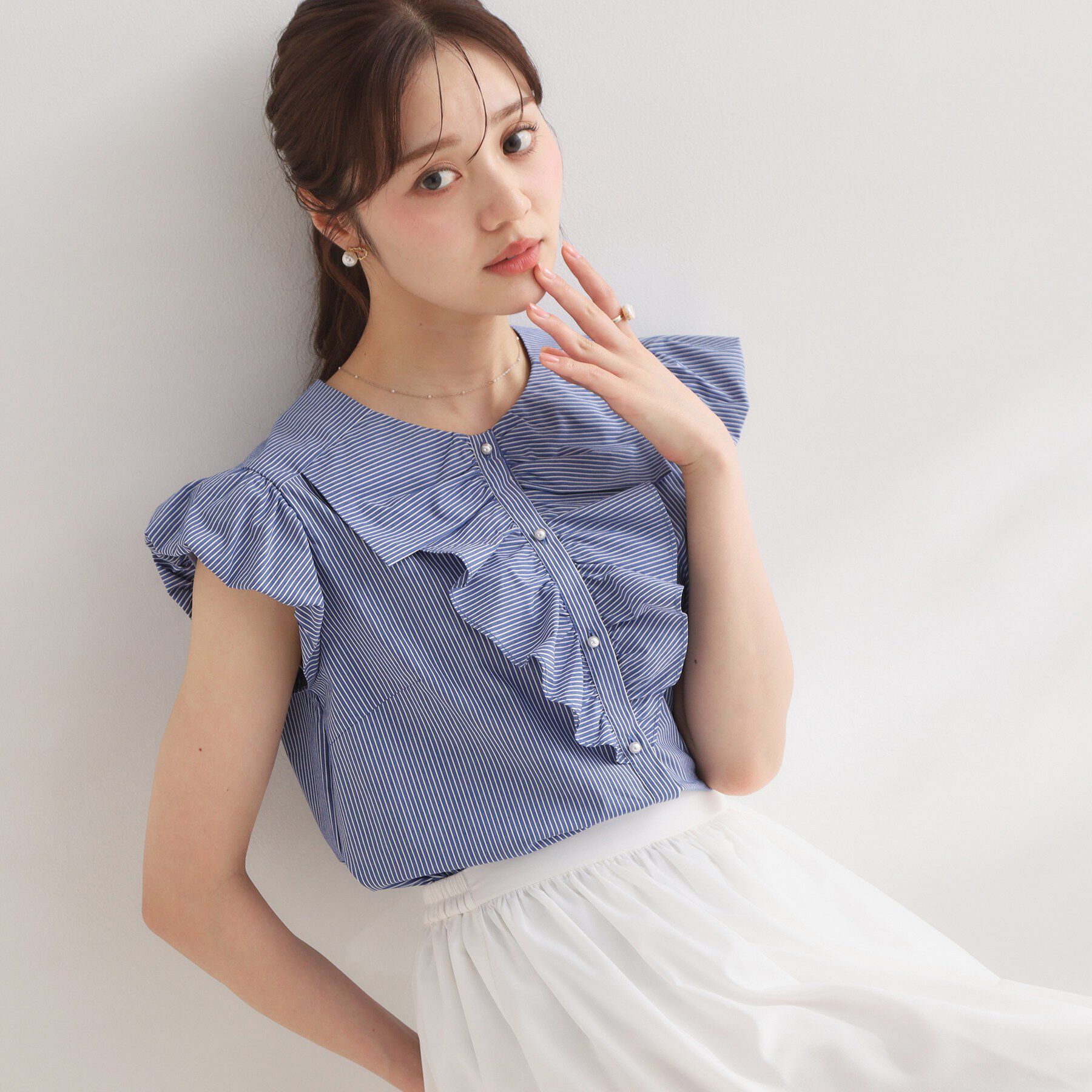Couture broach「【洗える】リボン調フリル ストライプ ブラウス」|シャツ・ブラウス|ブルー(392)