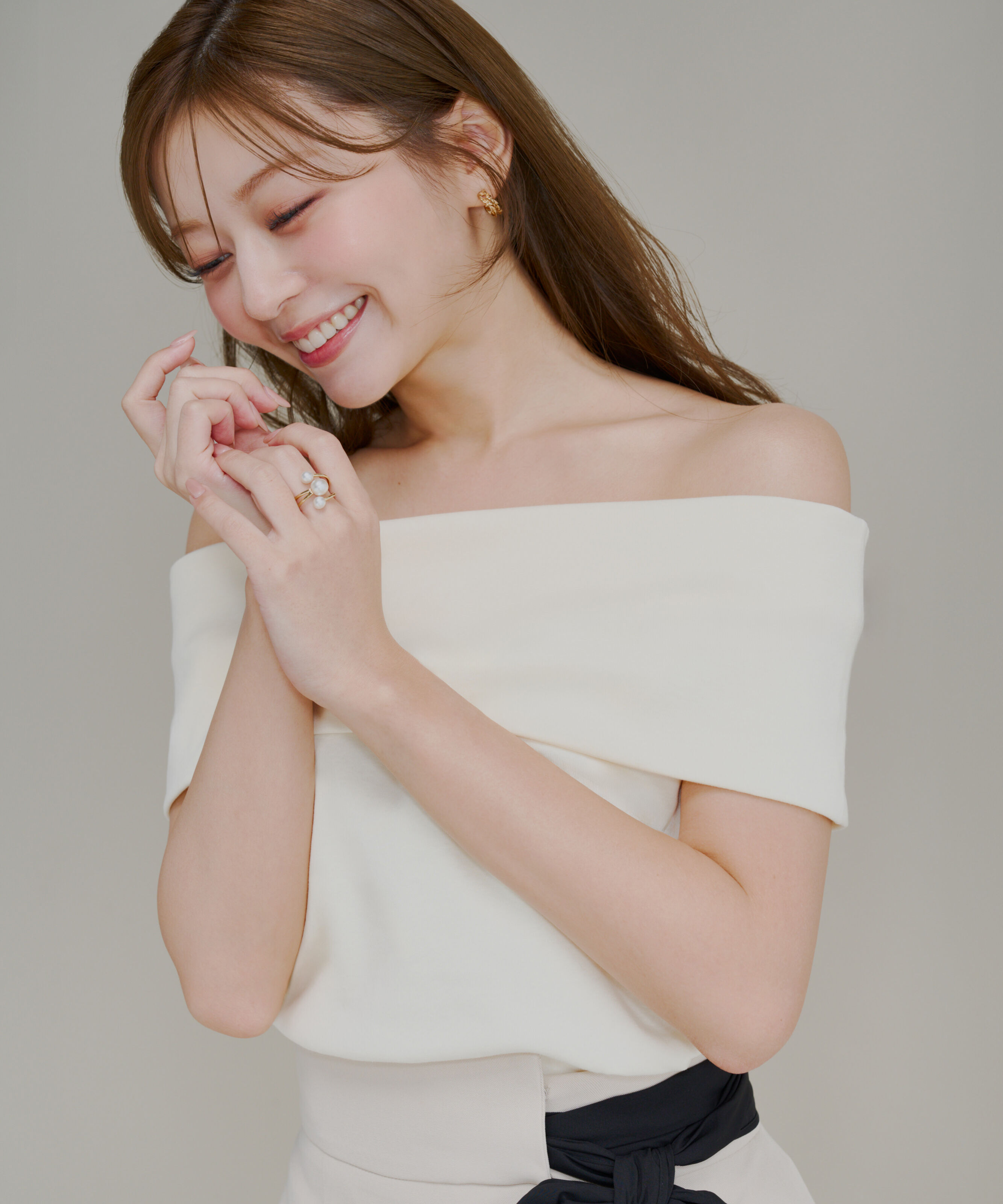 PROPORTION BODY DRESSING「＜a/mie＞ドロストオフショルカットソー」|Tシャツ・カットソー|エクリュ1
