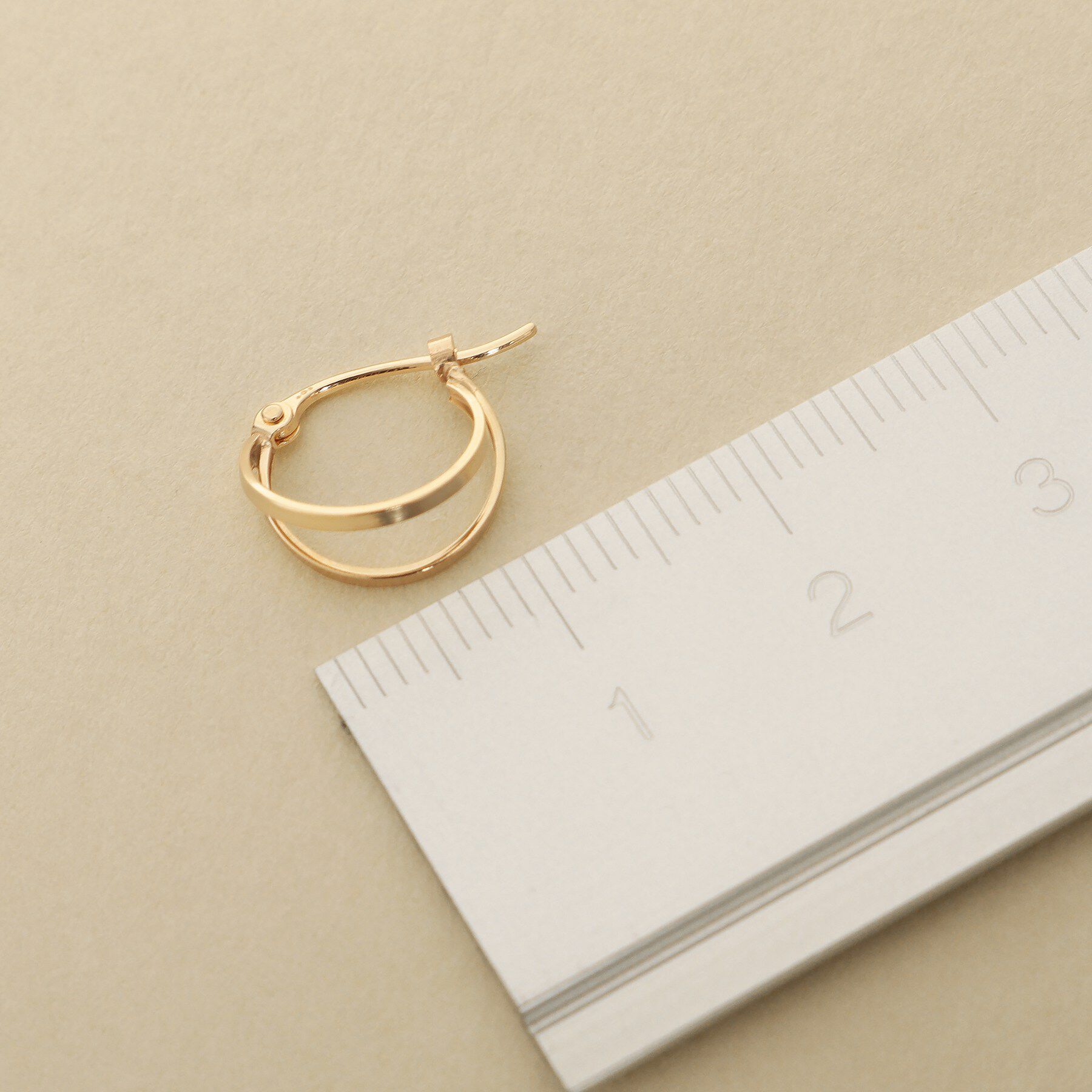 COCOSHNIK ONKITSCH「K10フラットダブルフープピアス」|ピアス|
