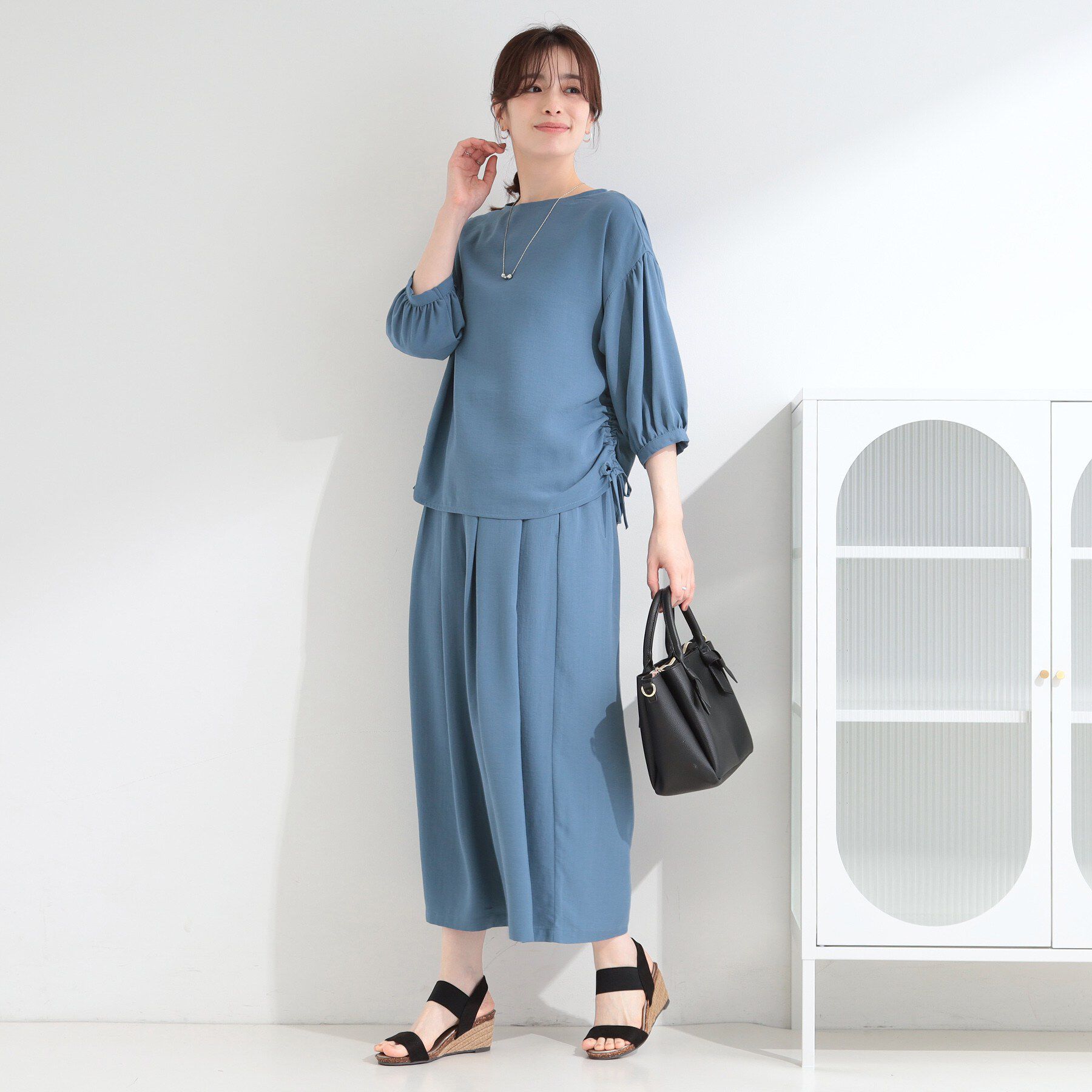 SHOO･LA･RUE「【セットアップ可/S-LL/洗濯機可】体型カバーも叶う さらり麻調シャーリングブラウス」|シャツ・ブラウス|