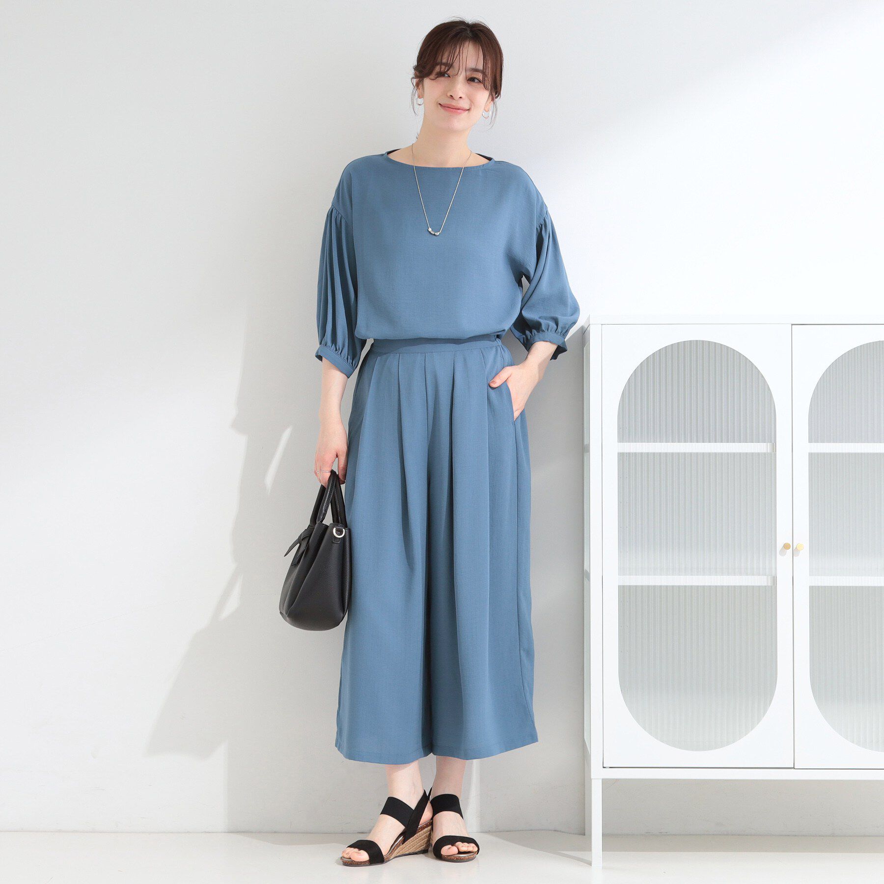 SHOO･LA･RUE「【セットアップ可/S-LL/洗濯機可】体型カバーも叶う さらり麻調シャーリングブラウス」|シャツ・ブラウス|