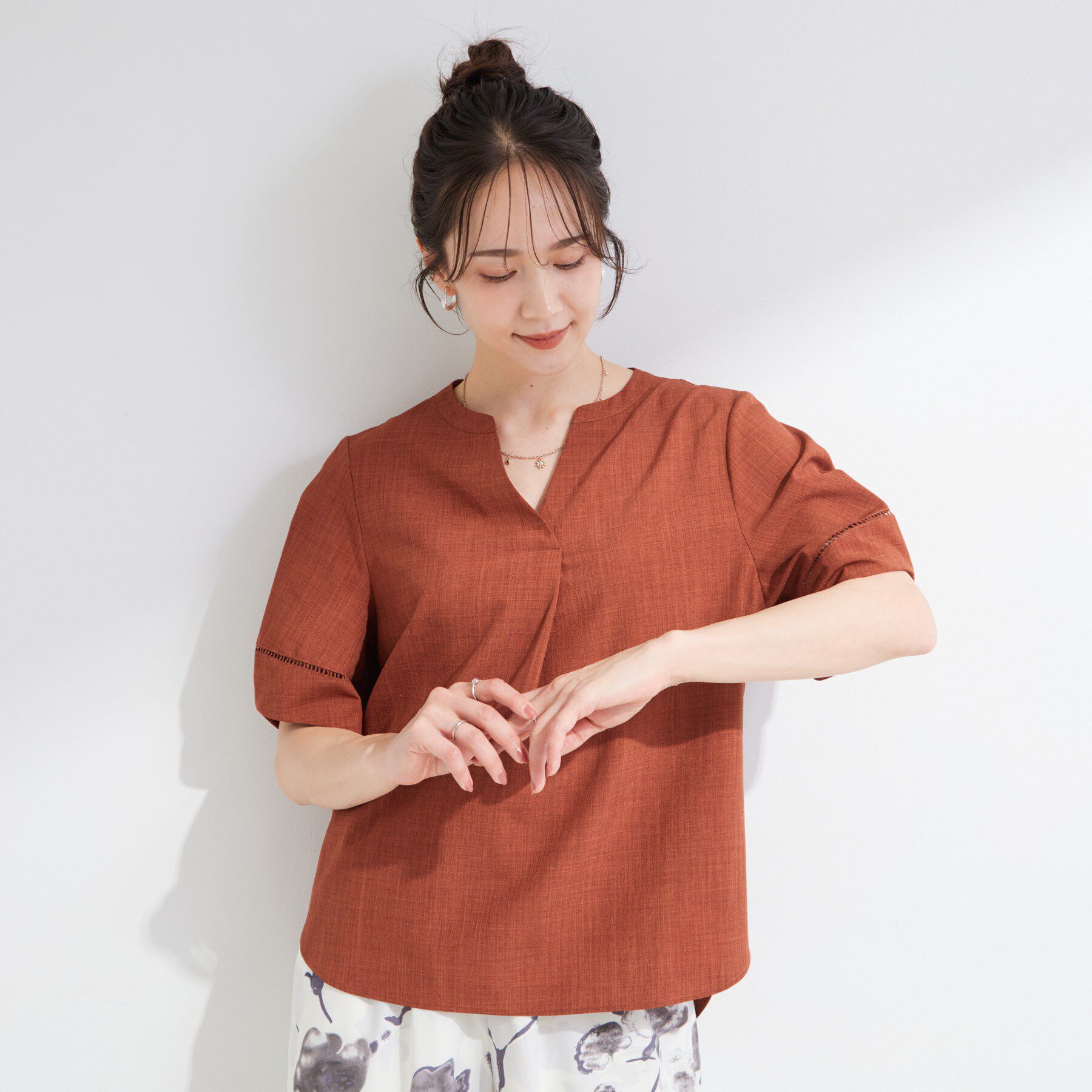 SHOO･LA･RUE「【洗濯後しわになりにくい／インせずきまる】麻調ハシゴレーススキッパーブラウス」|シャツ・ブラウス|