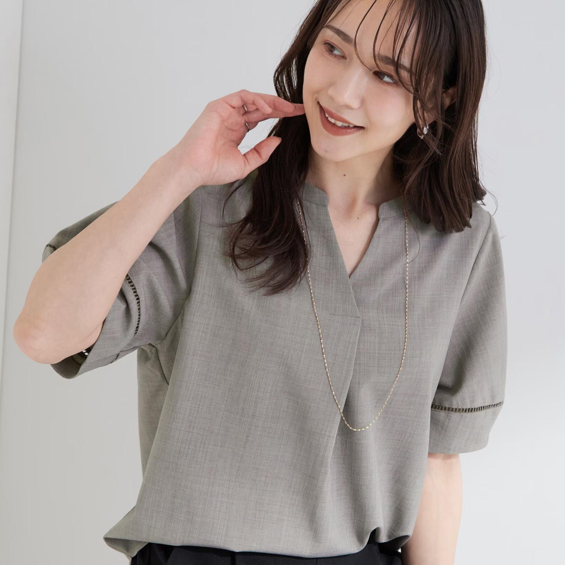 SHOO･LA･RUE「【洗濯後しわになりにくい／インせずきまる】麻調ハシゴレーススキッパーブラウス」|シャツ・ブラウス|グレージュ(050)