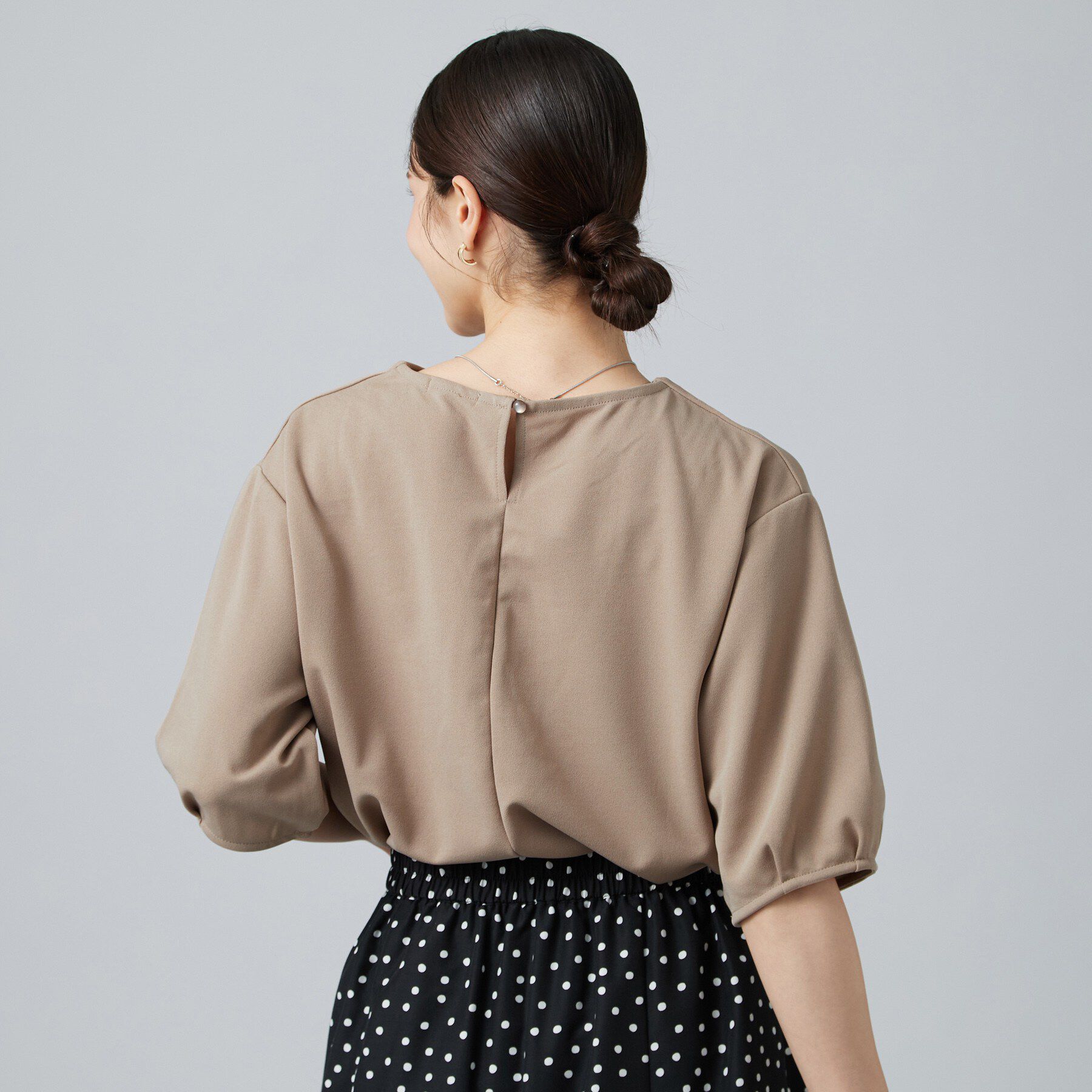 SHOO･LA･RUE「【2点セット／洗濯機可／S-LL】インせず着られる ネックレス付き5分袖Ｔシャツ」|Tシャツ・カットソー|