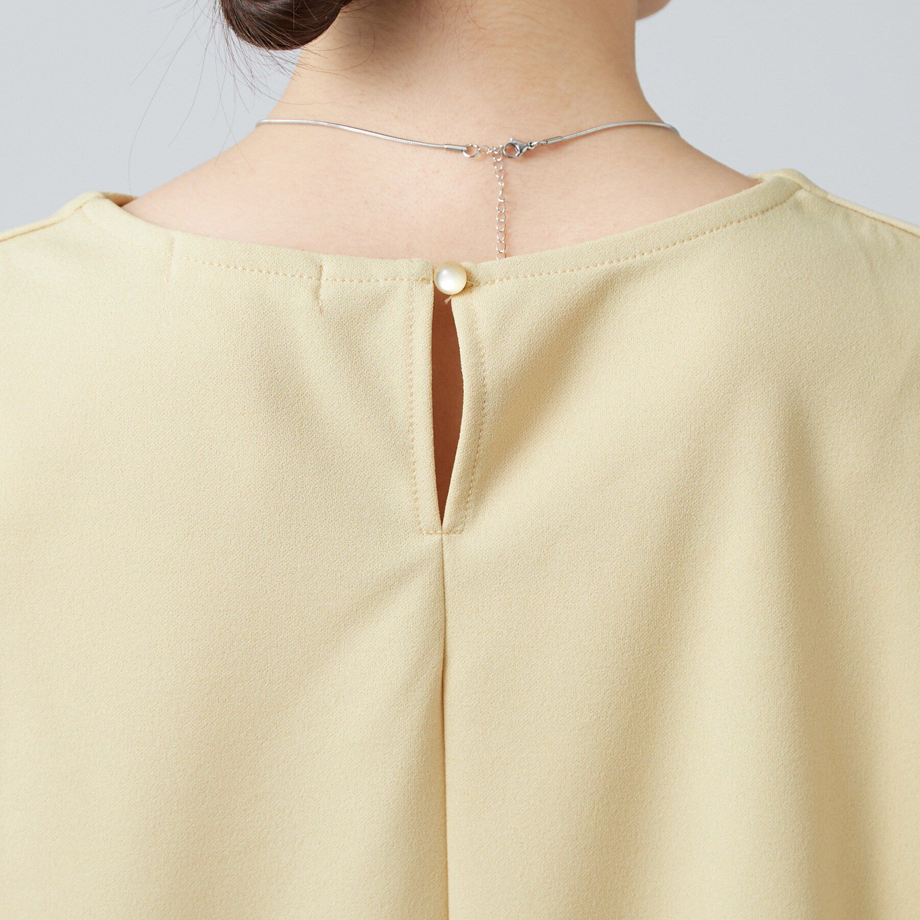 SHOO･LA･RUE「【2点セット／洗濯機可／S-LL】インせず着られる ネックレス付き5分袖Ｔシャツ」|Tシャツ・カットソー|