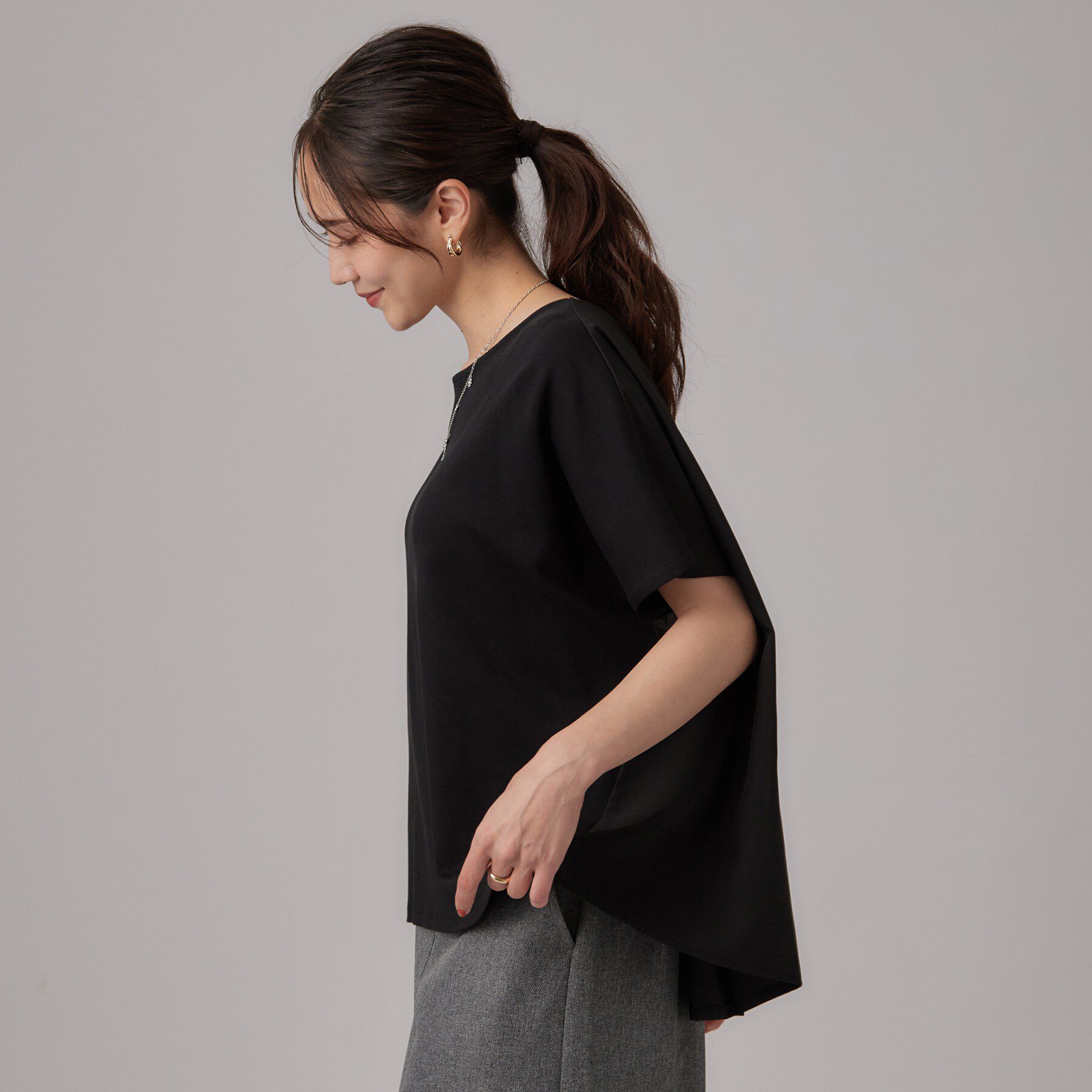SHOO･LA･RUE「【洗濯機可/S-LL】後ろ姿も映える 異素材ドッキングトップス」|Tシャツ・カットソー|