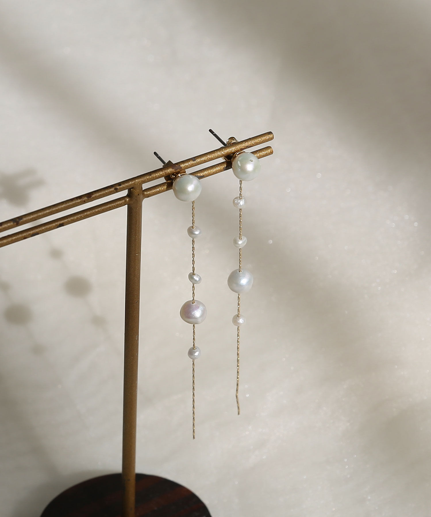  「淡水パールとチェーンのロングピアス」|ピアス|ゴールド