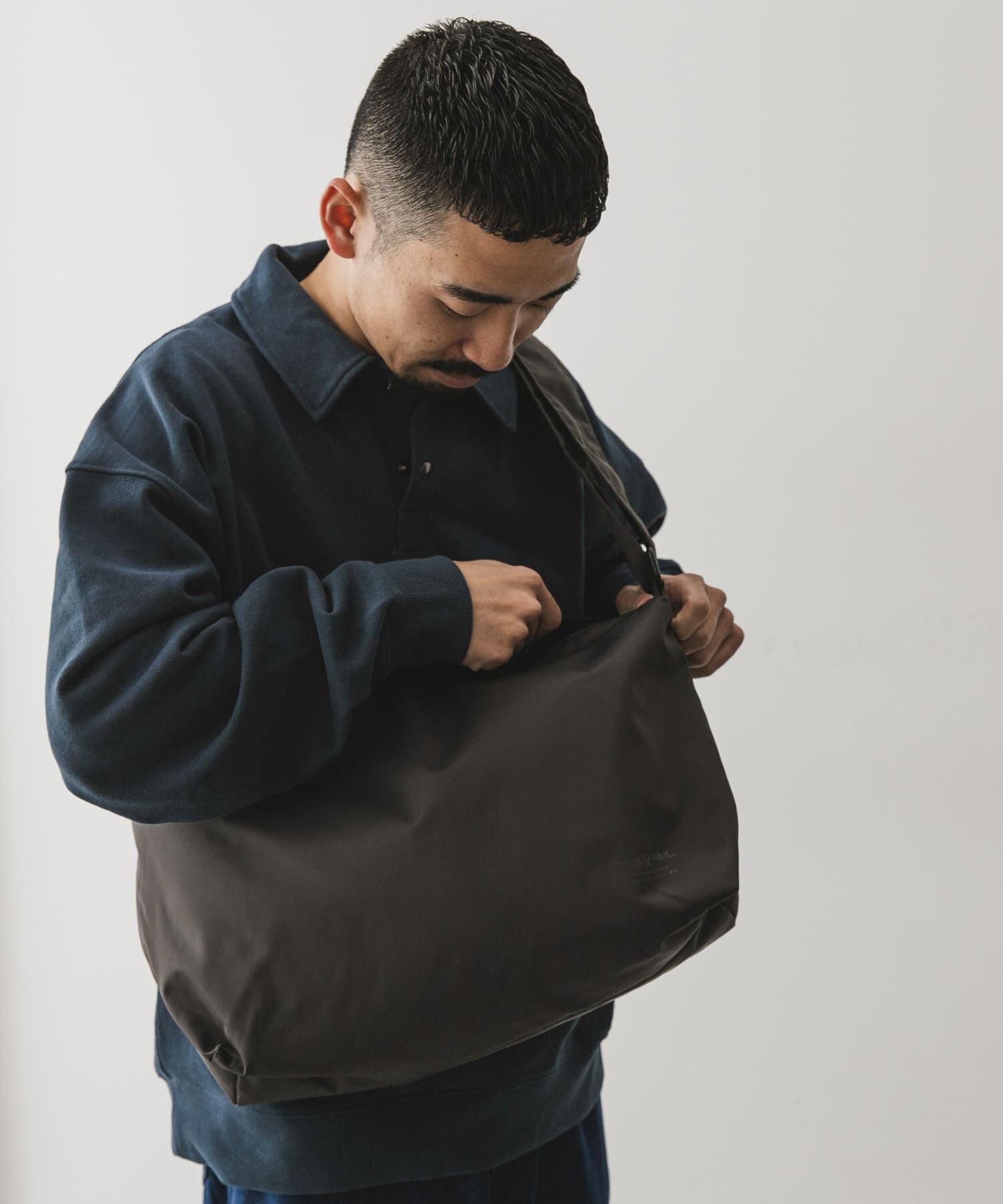 URBAN RESEARCH DOORS「『撥水』『別注』YAKPAK&times;DOORS　SHOULDER BAG M」|ショルダー・メッセンジャー|