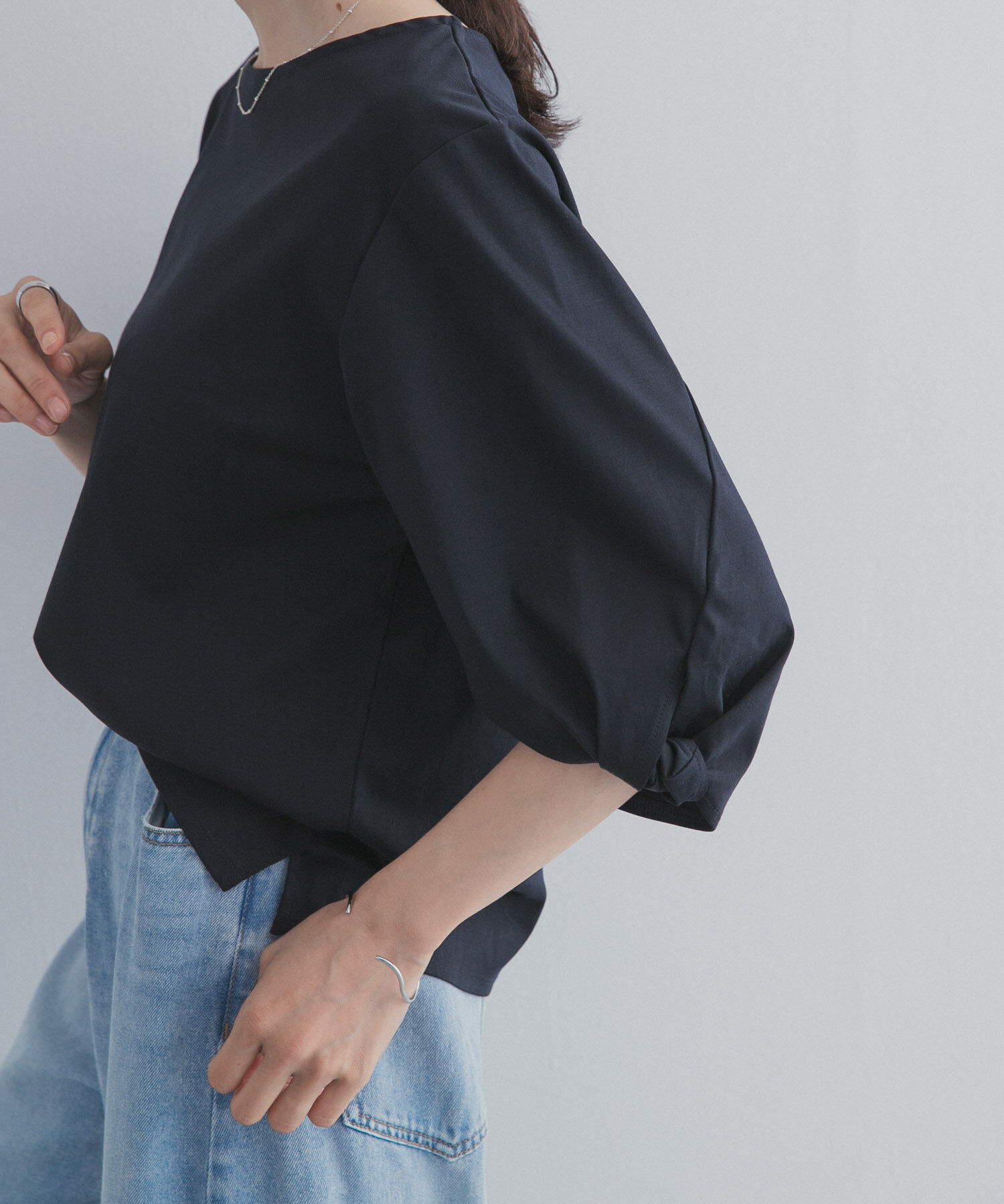 URBAN RESEARCH DOORS「『仁村紗和さん着用』『UR TECH』サマシェアツイストスリーブプルオーバー」|Tシャツ・カットソー|