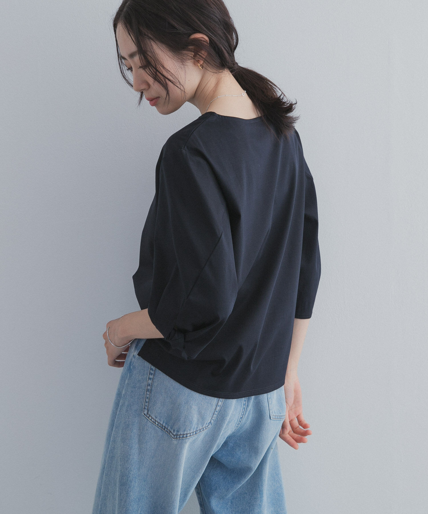 URBAN RESEARCH DOORS「『仁村紗和さん着用』『UR TECH』サマシェアツイストスリーブプルオーバー」|Tシャツ・カットソー|