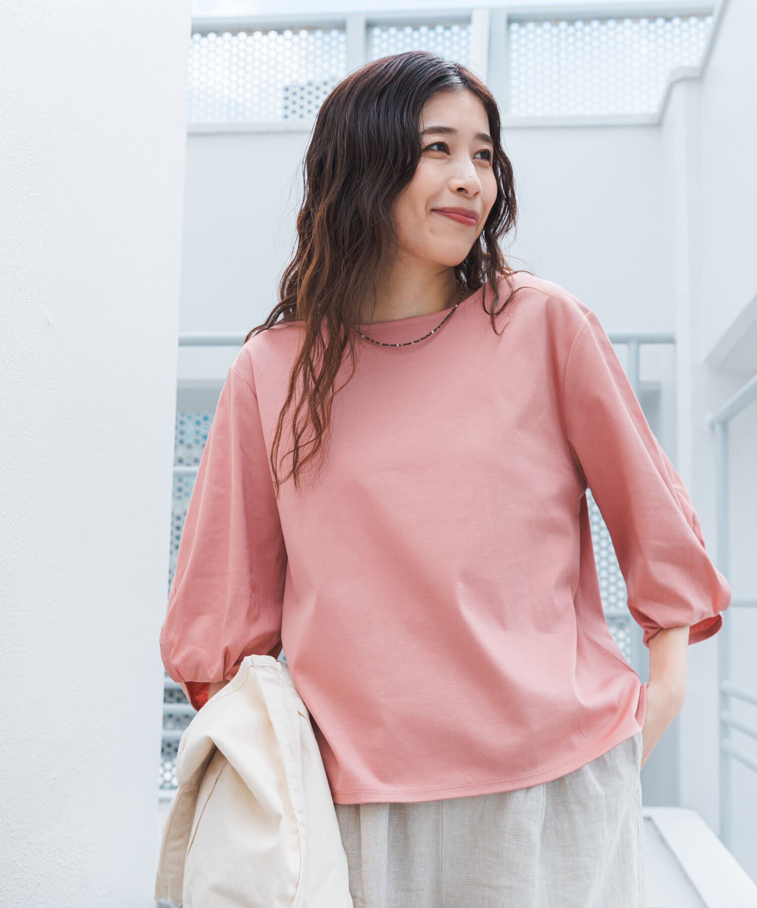 URBAN RESEARCH DOORS「『仁村紗和さん着用』『UR TECH』サマシェアツイストスリーブプルオーバー」|Tシャツ・カットソー|