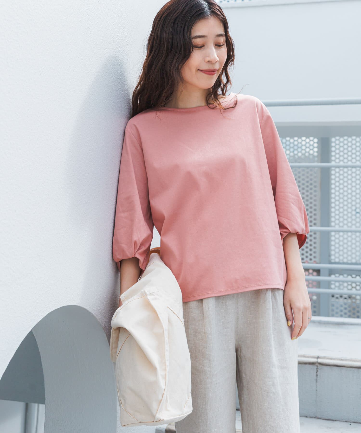 URBAN RESEARCH DOORS「『仁村紗和さん着用』『UR TECH』サマシェアツイストスリーブプルオーバー」|Tシャツ・カットソー|
