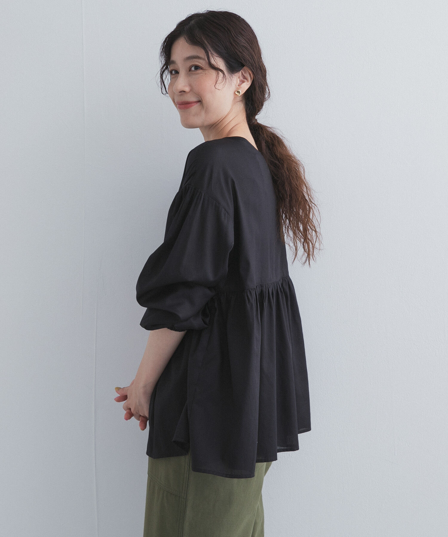 URBAN RESEARCH DOORS「コットンツイル2WAYギャザーブラウス」|シャツ・ブラウス|